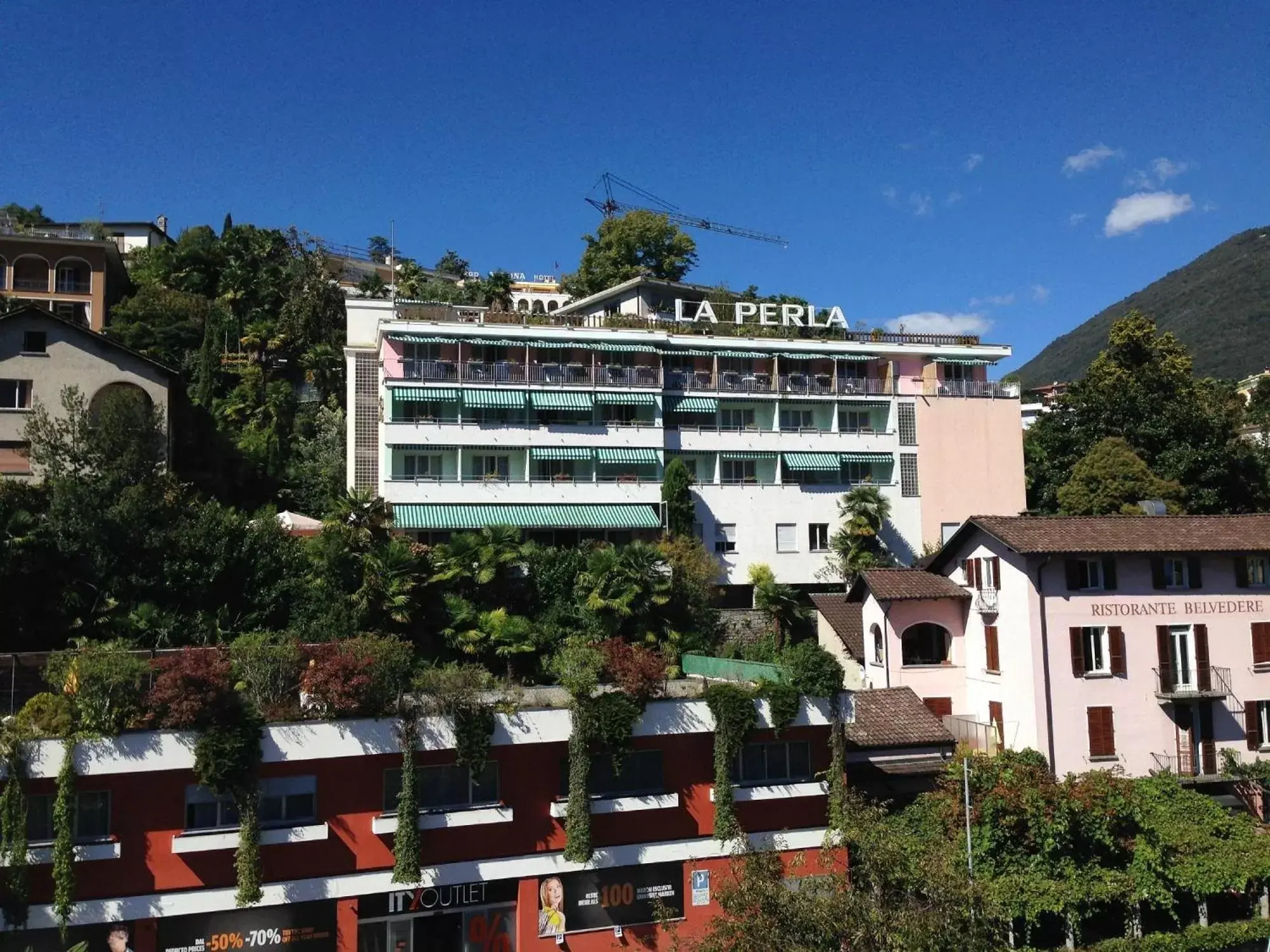 Property Building in Hotel La Perla