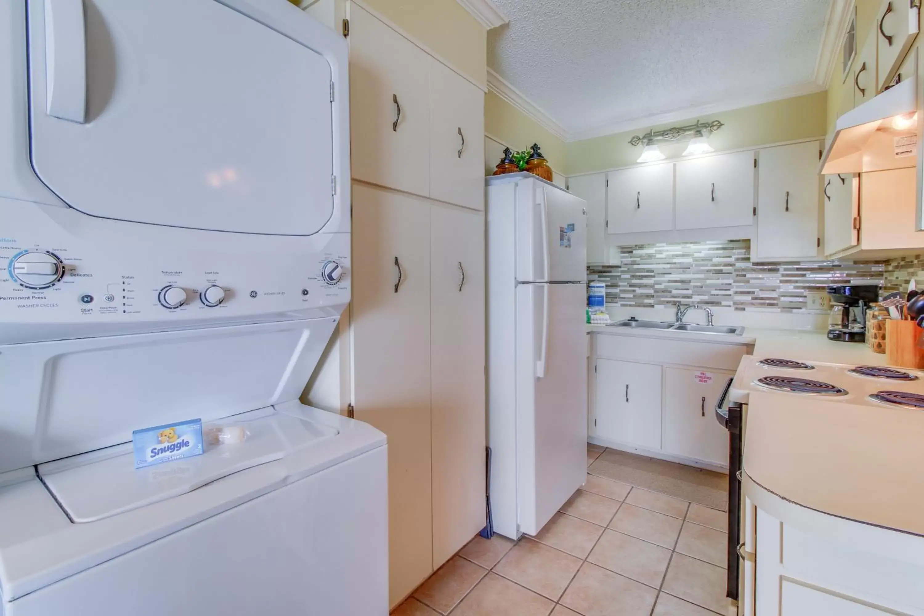 Kitchen/Kitchenette in The Summit #920