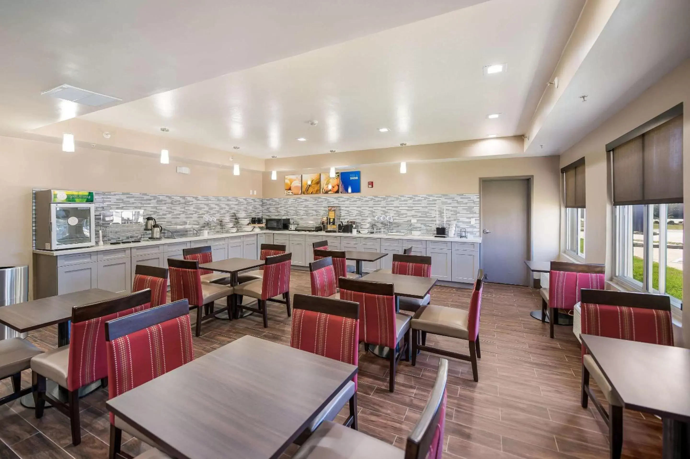 Restaurant/Places to Eat in Comfort Inn