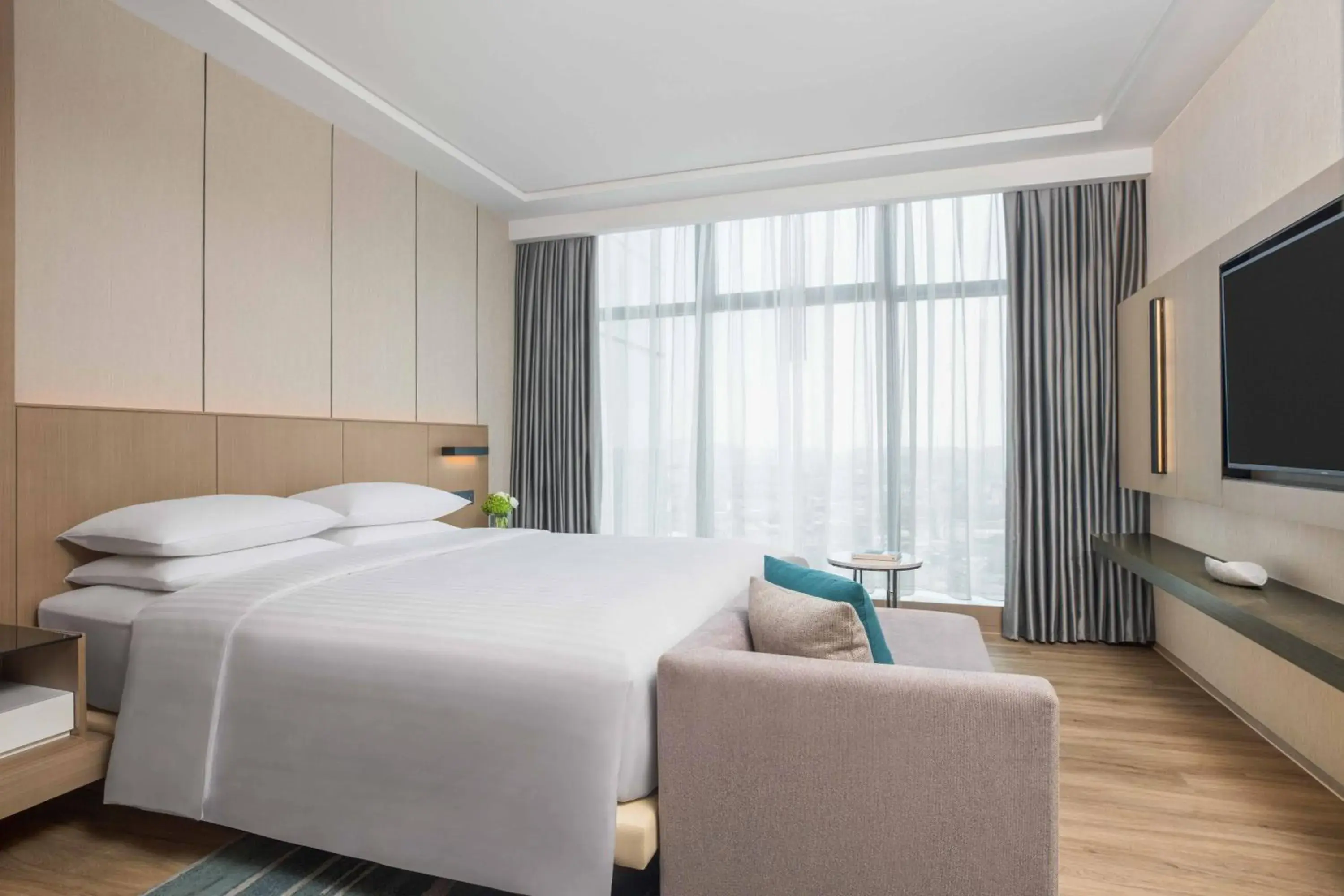 Photo of the whole room, Bed in Courtyard by Marriott Shenzhen Bao'an