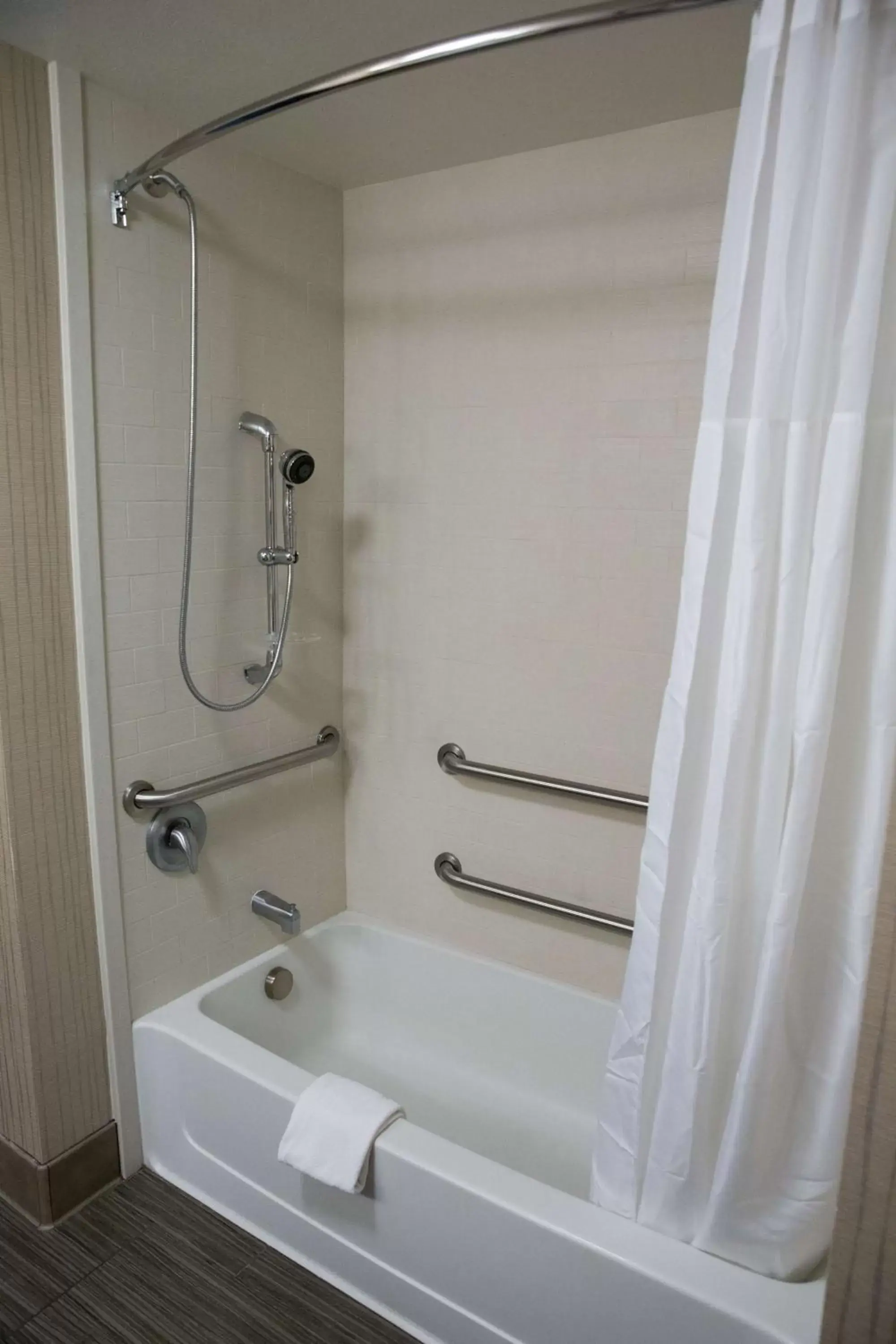 Bathroom in Hampton Inn & Suites Bismarck Northwest