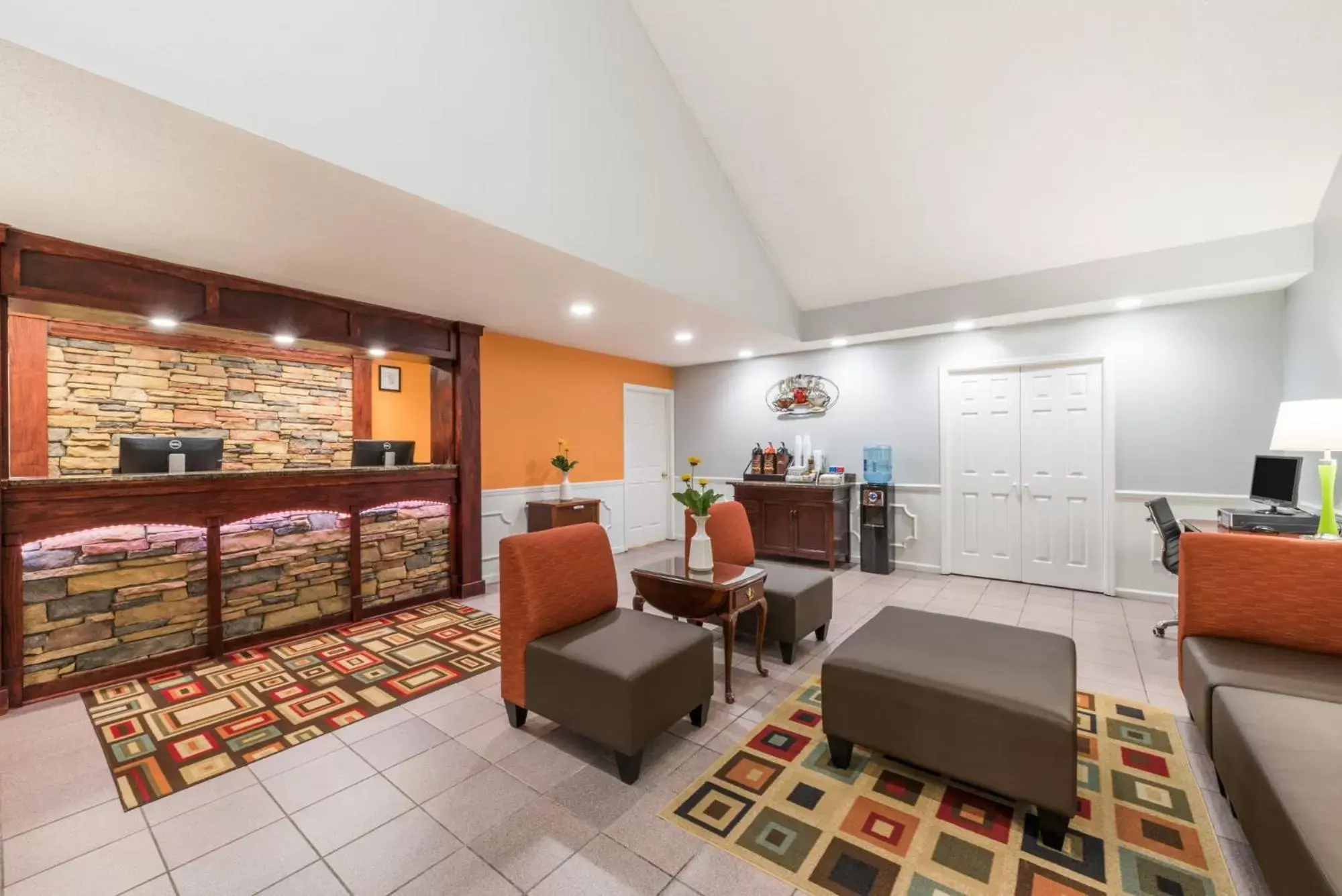 Lobby or reception in Super 8 by Wyndham Alexander City