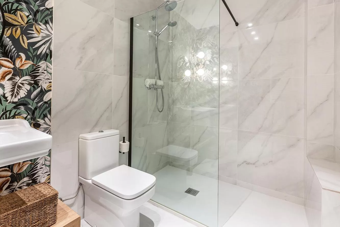 Shower in Weflating City Center