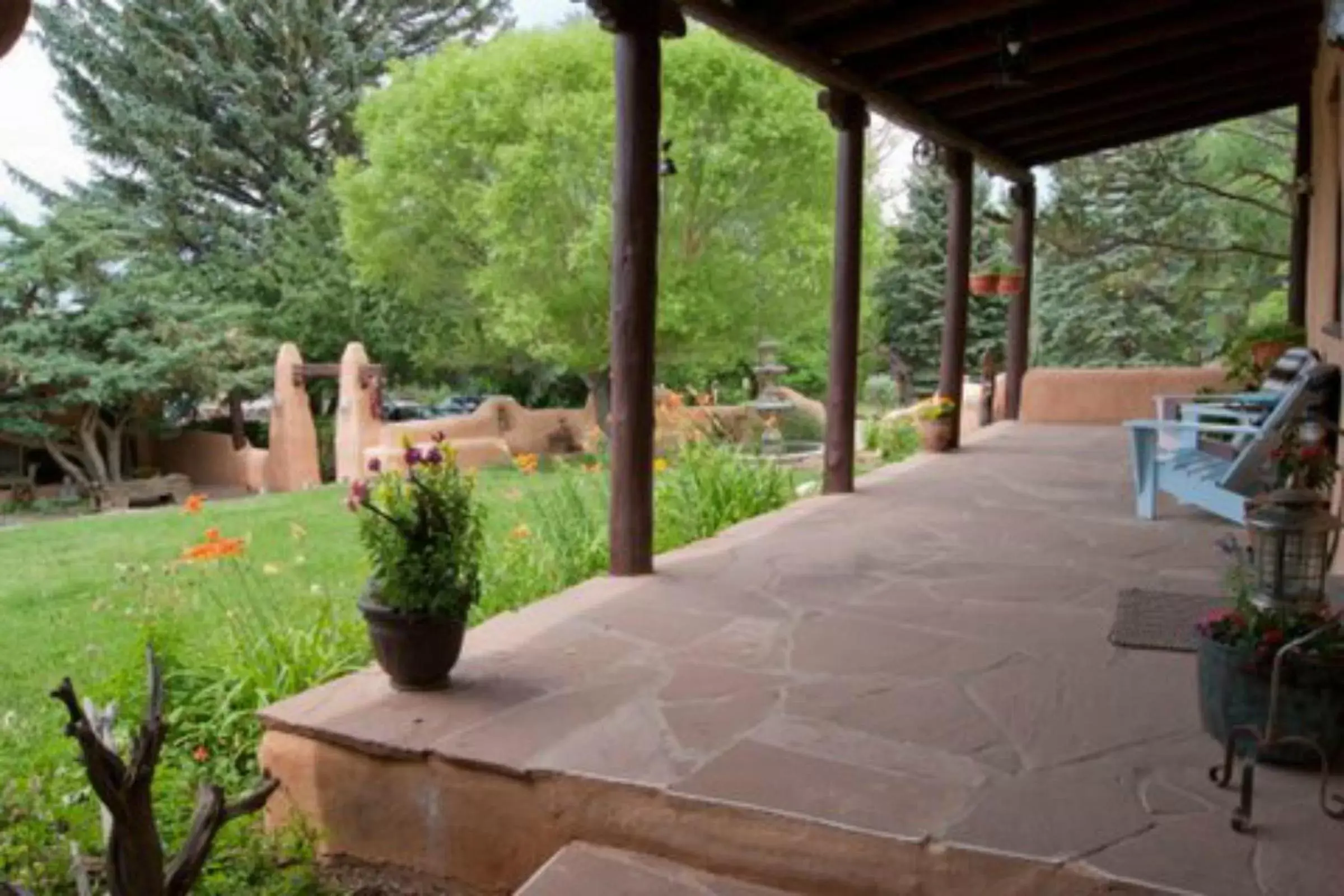 Facade/entrance in Old Taos Guesthouse B&B