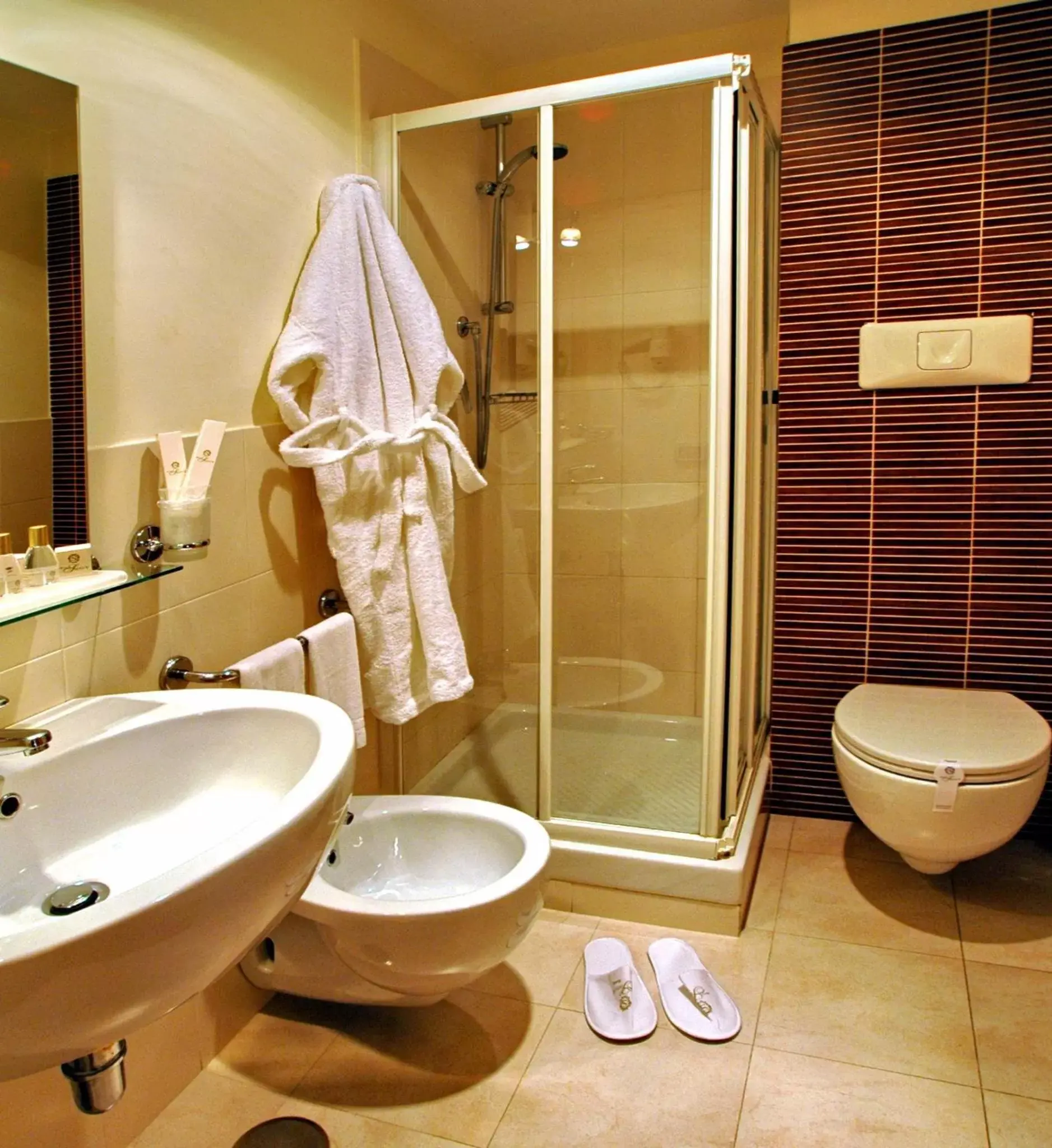 Shower, Bathroom in Hotel Sisto V