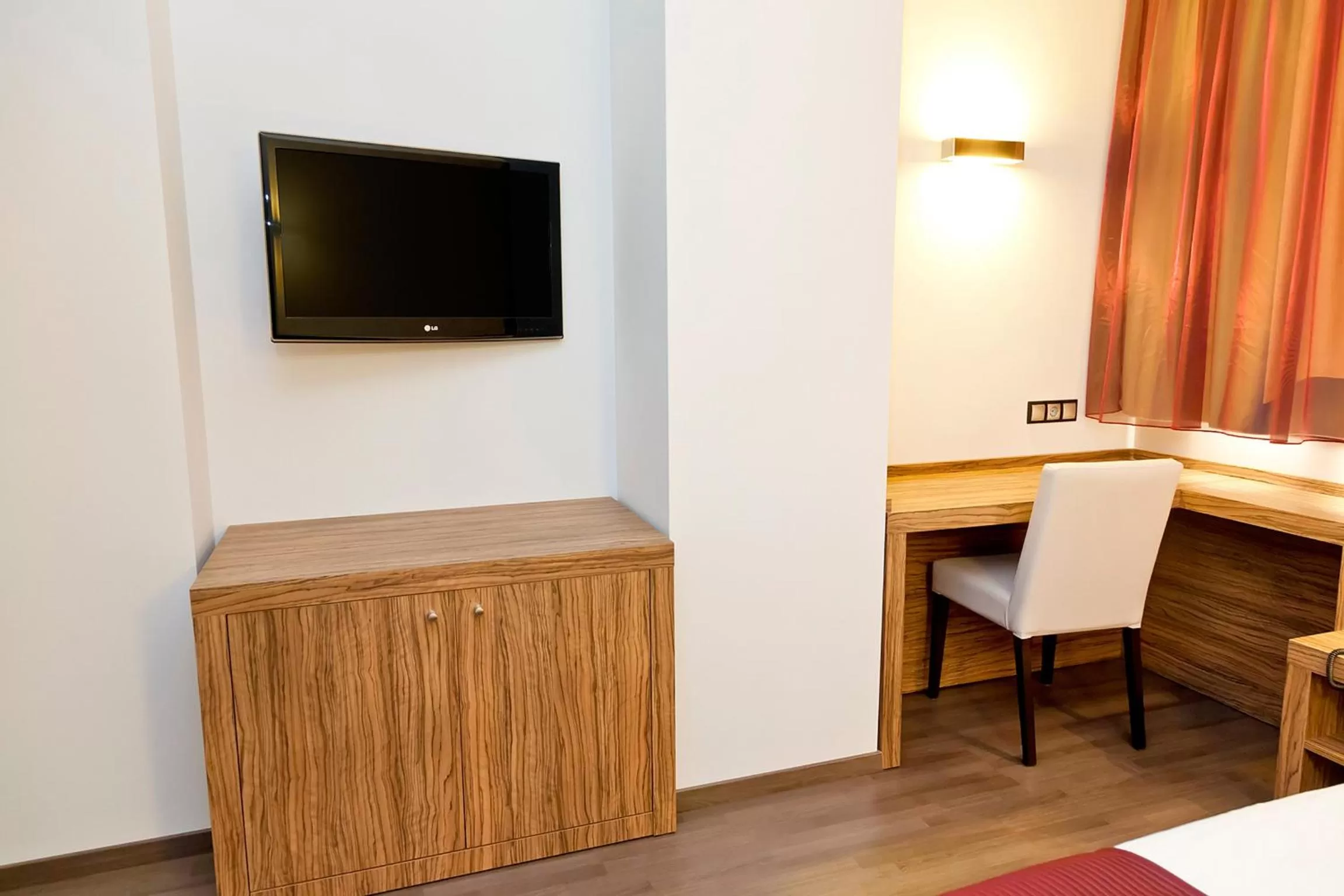 TV and multimedia in Dña Monse Hotel Spa & Golf