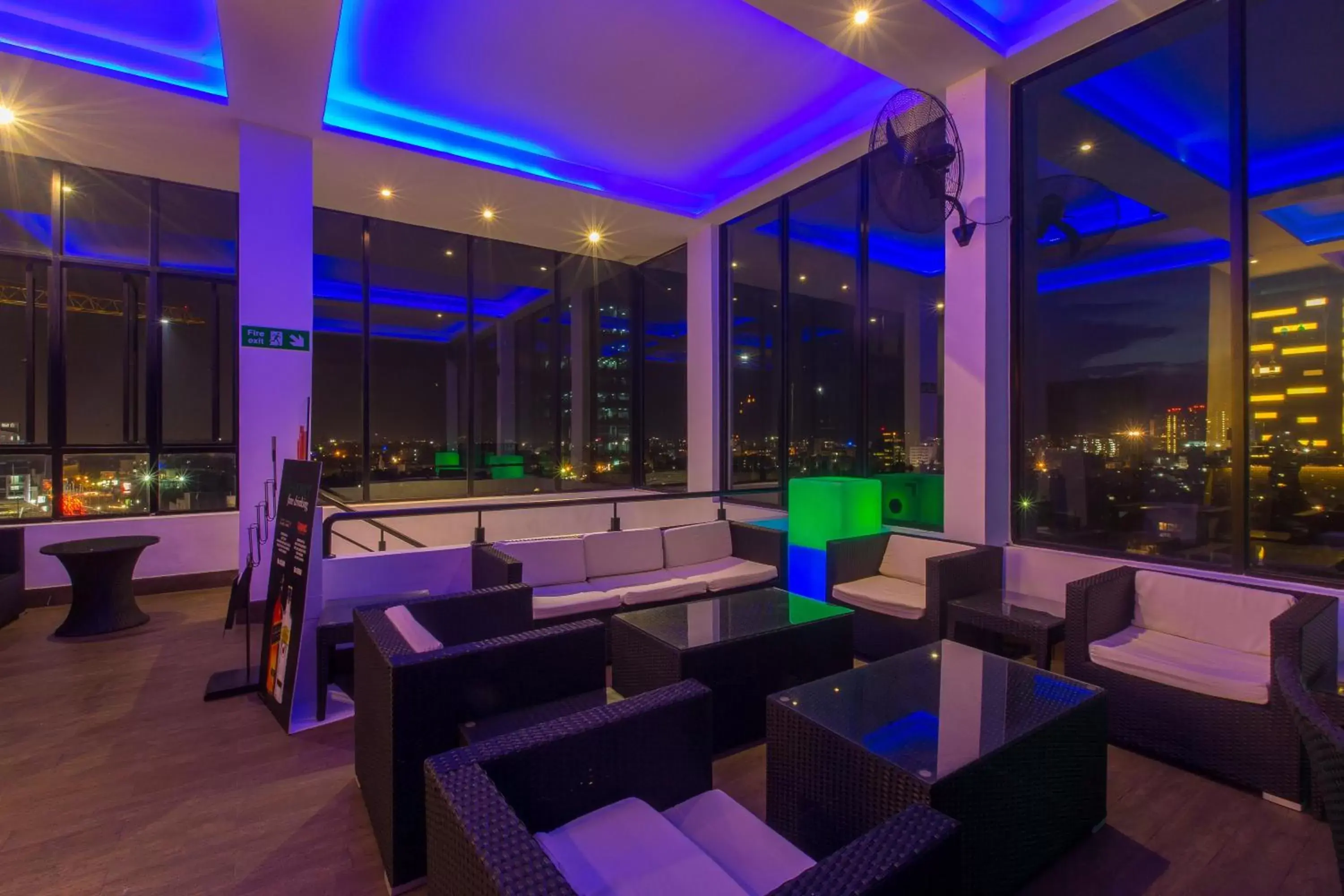 Nightclub / DJ, Restaurant/Places to Eat in Best Western Elyon Colombo
