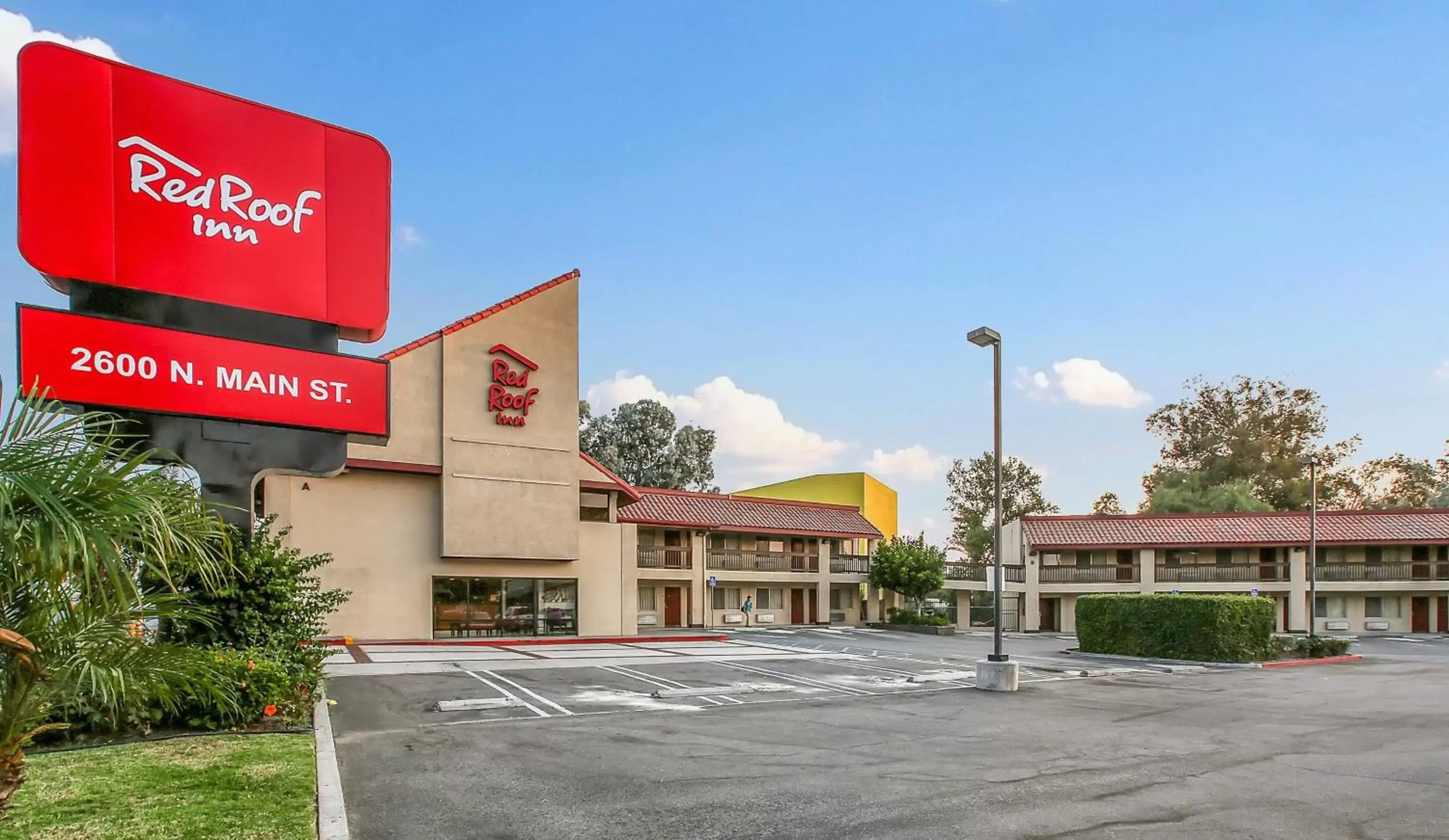 Property Building in Red Roof Inn Santa Ana