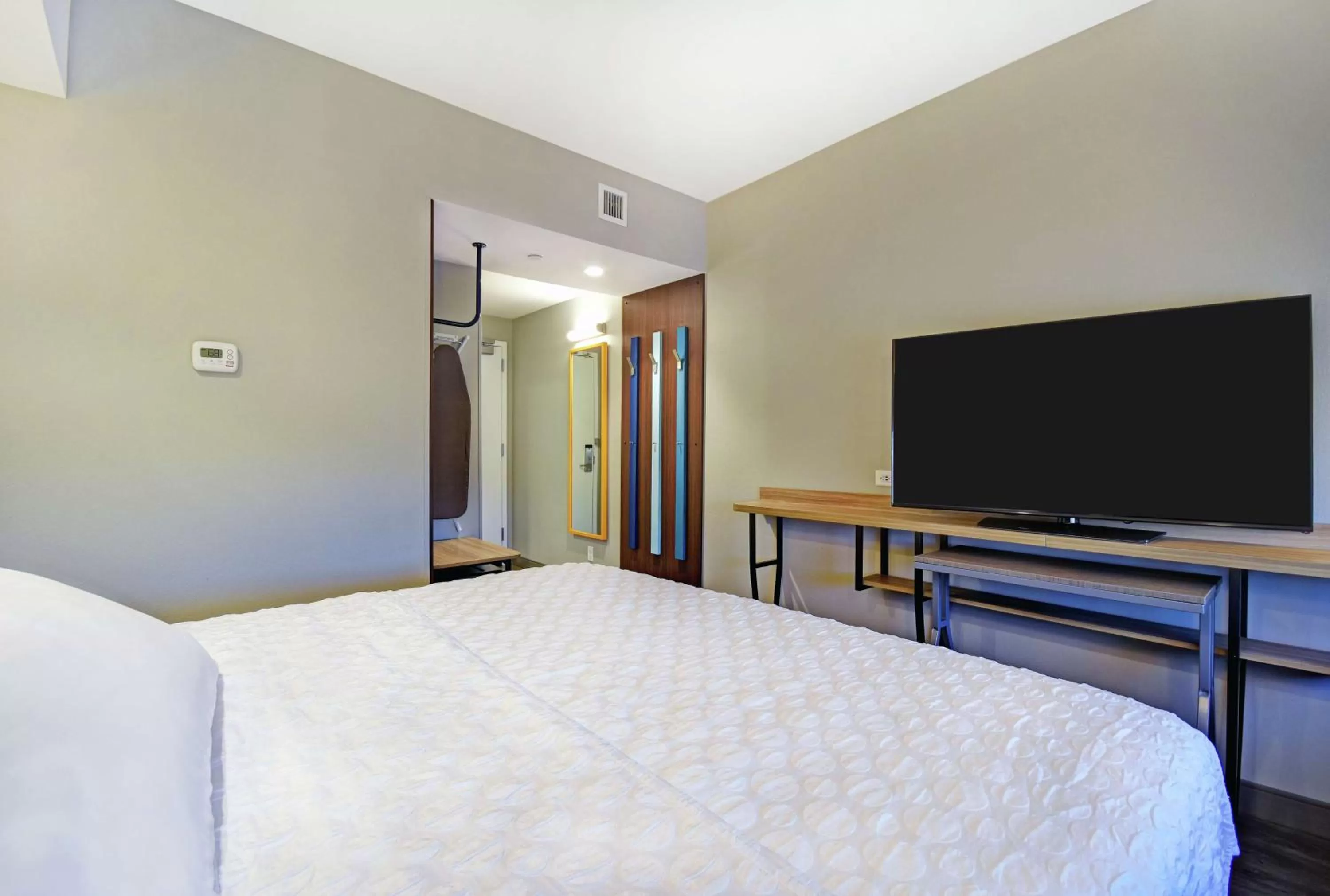 Bedroom, Bed in Tru By Hilton Portland Airport Area Me