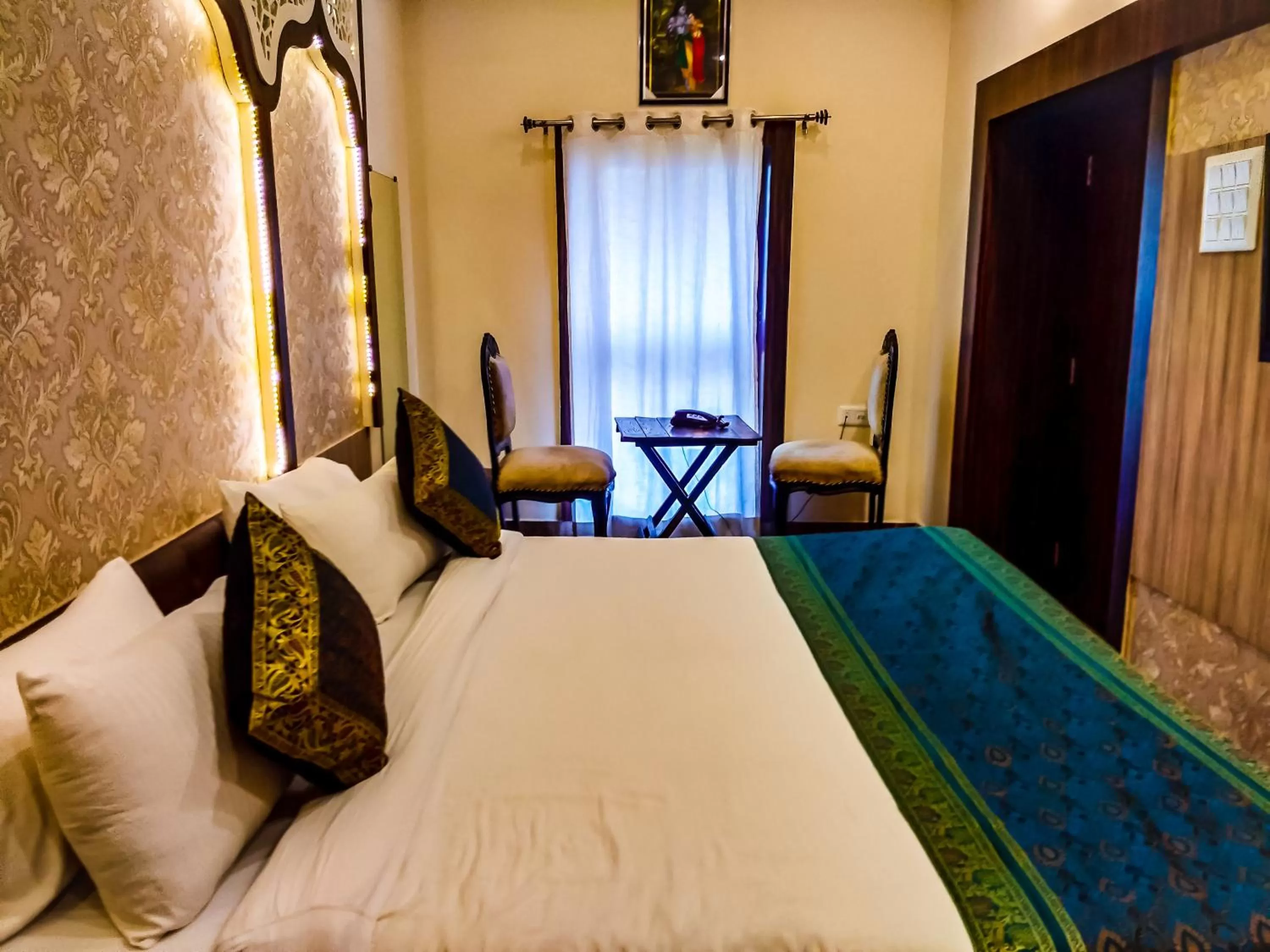 Bedroom, Bed in Dwivedi Hotels Sri Omkar Palace