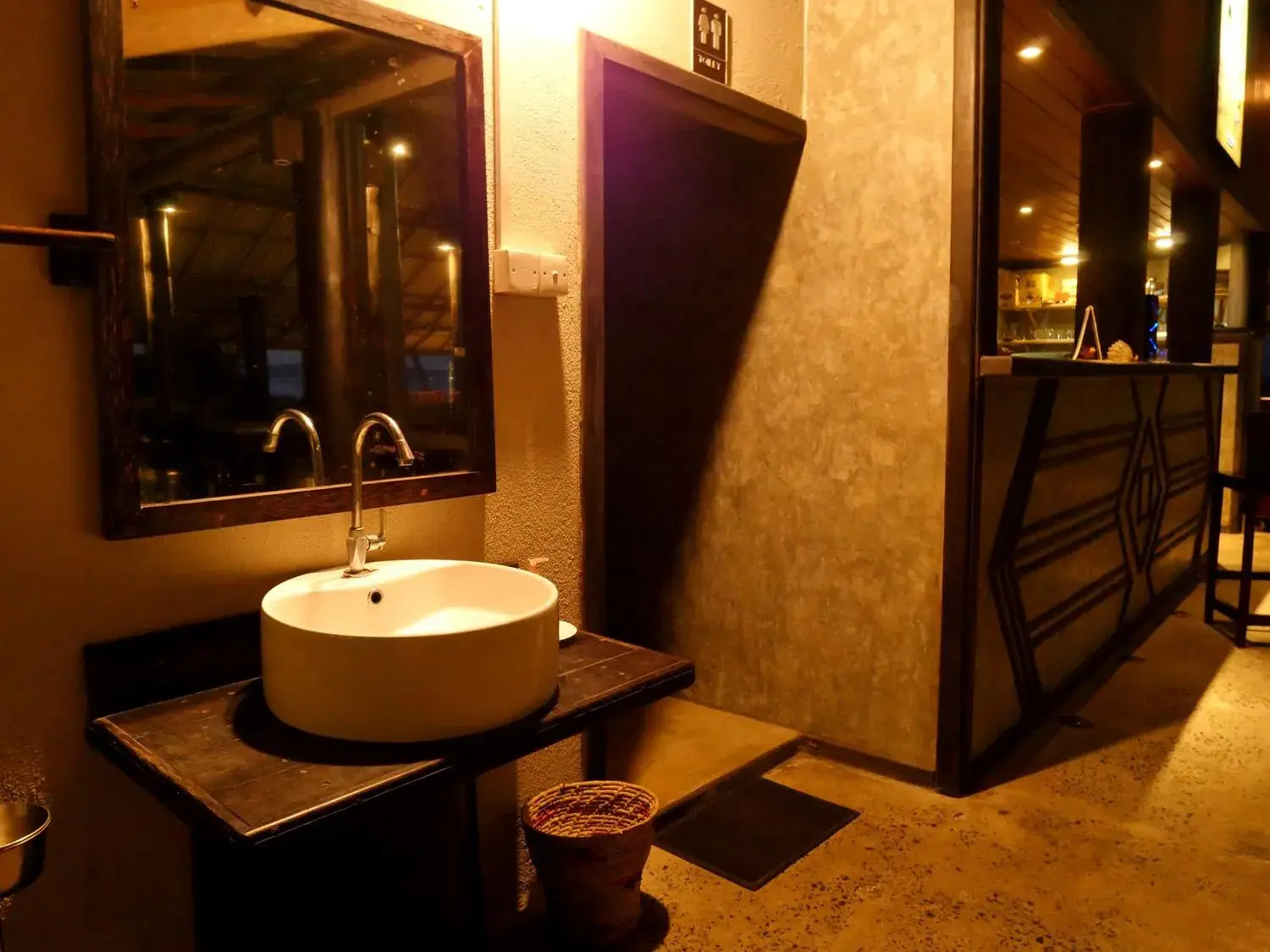 Restaurant/places to eat, Bathroom in Lagoon Paradise Beach Resort