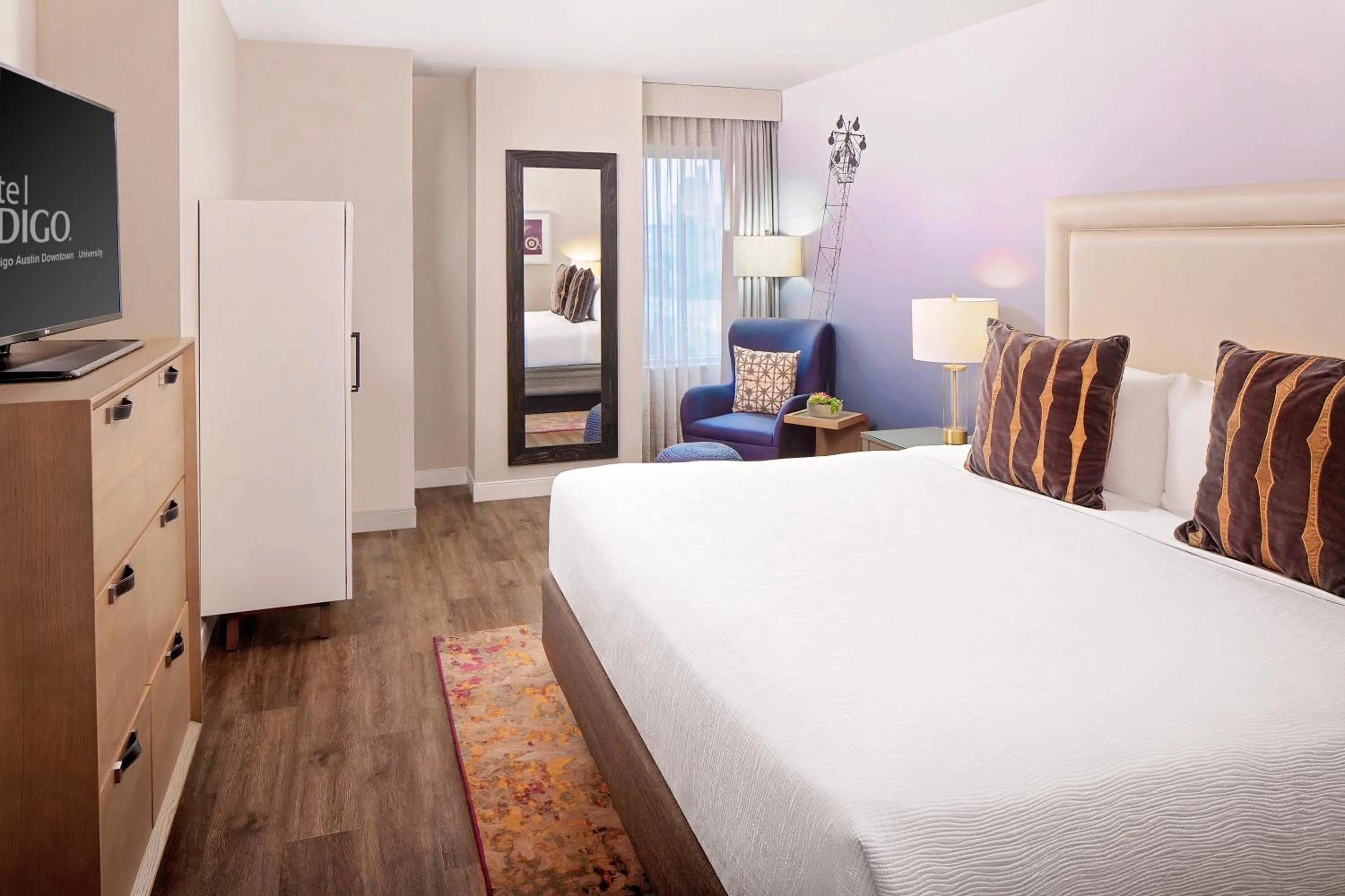 Photo of the whole room, Bed in Hotel Indigo Austin Downtown - University by IHG