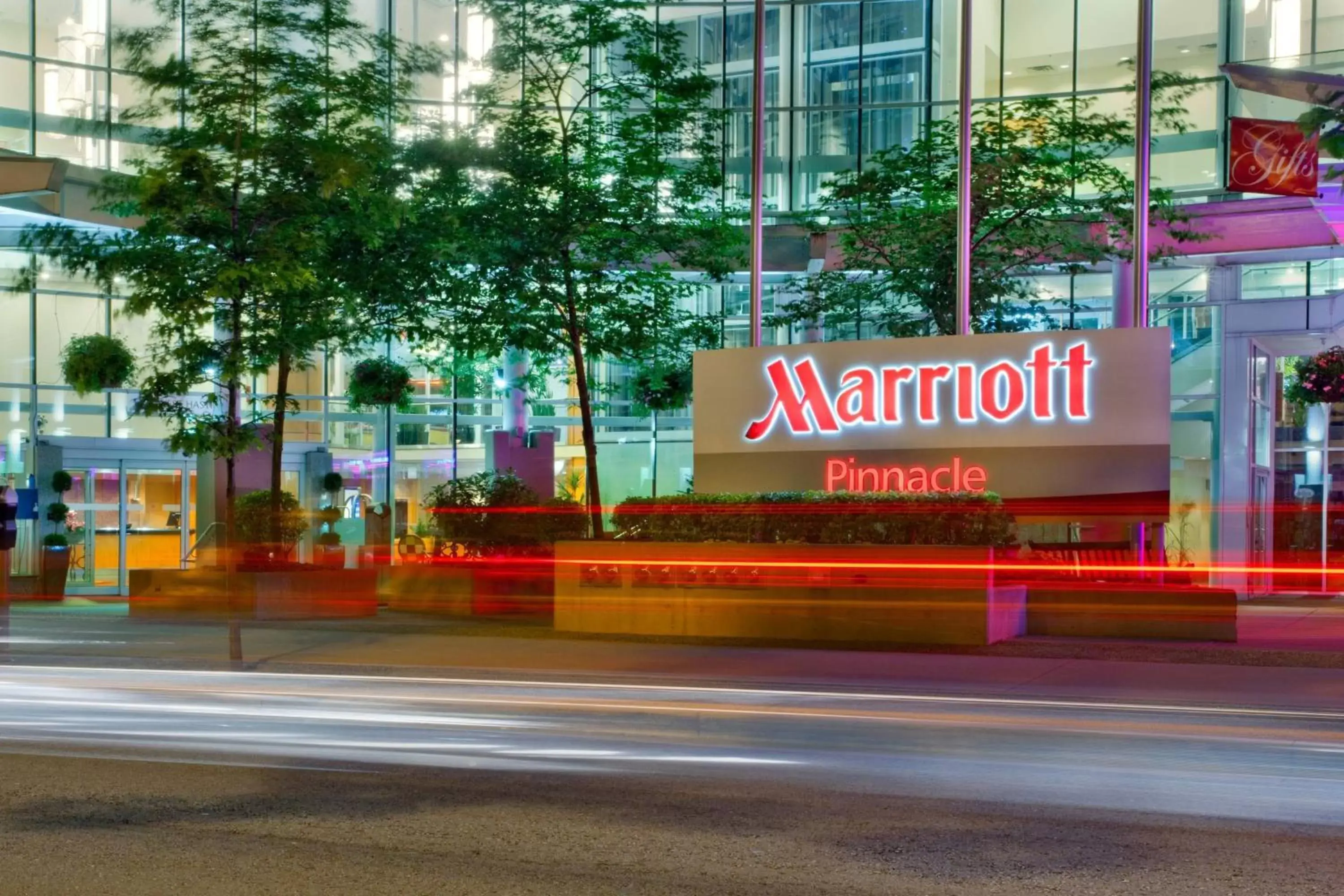 Property building in Vancouver Marriott Pinnacle Downtown Hotel