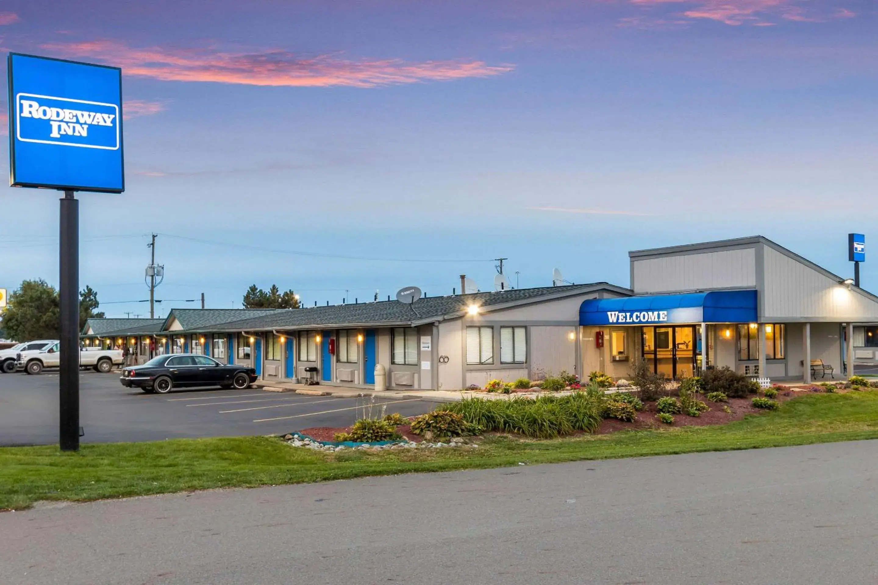 Property building in Rodeway Inn Near Hall of Fame Property building in Rodeway Inn Near Hall of Fame