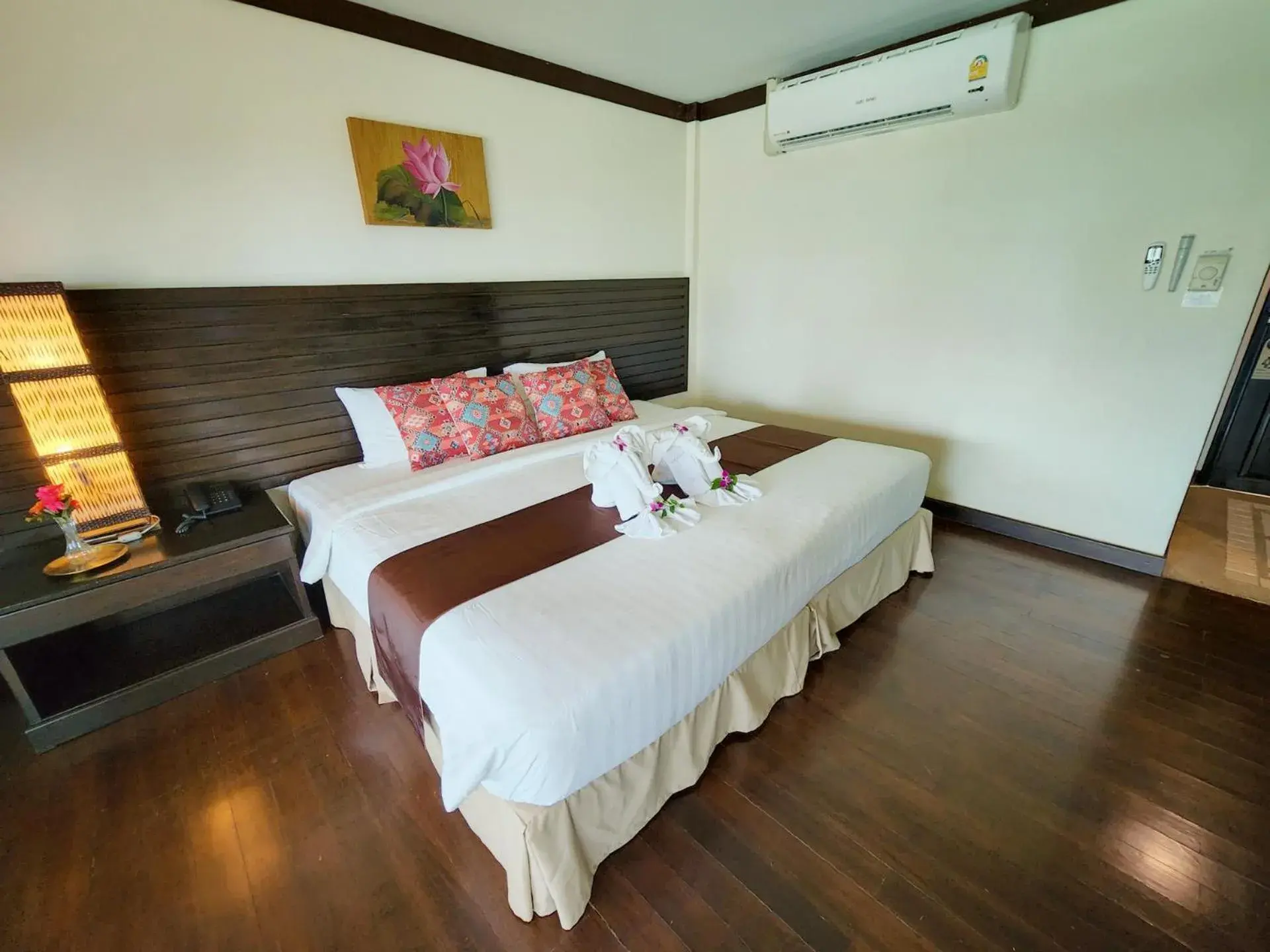 Photo of the whole room, Bed in Lanta Mermaid Boutique House