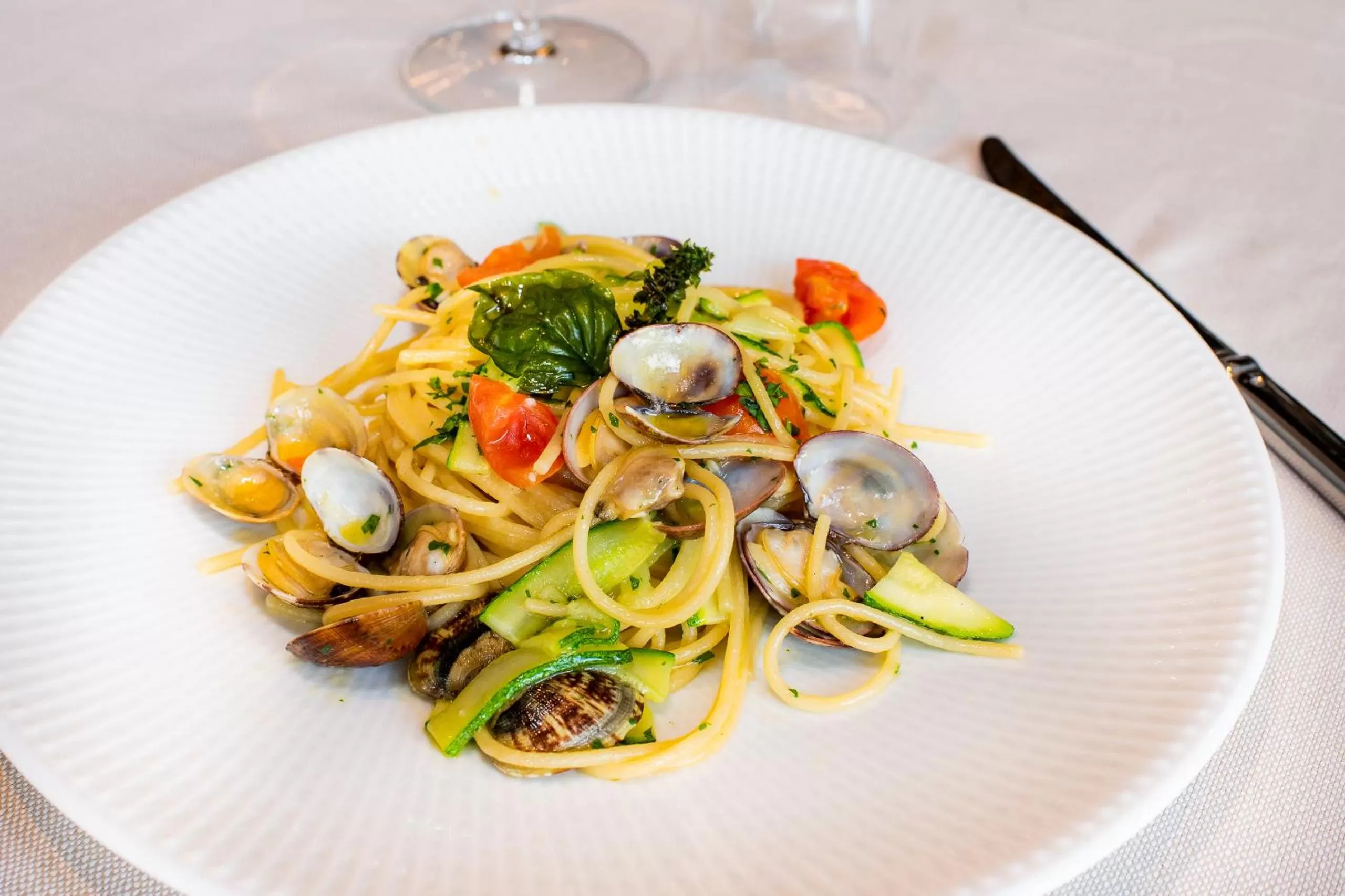 Restaurant/places to eat in M2 Hotel