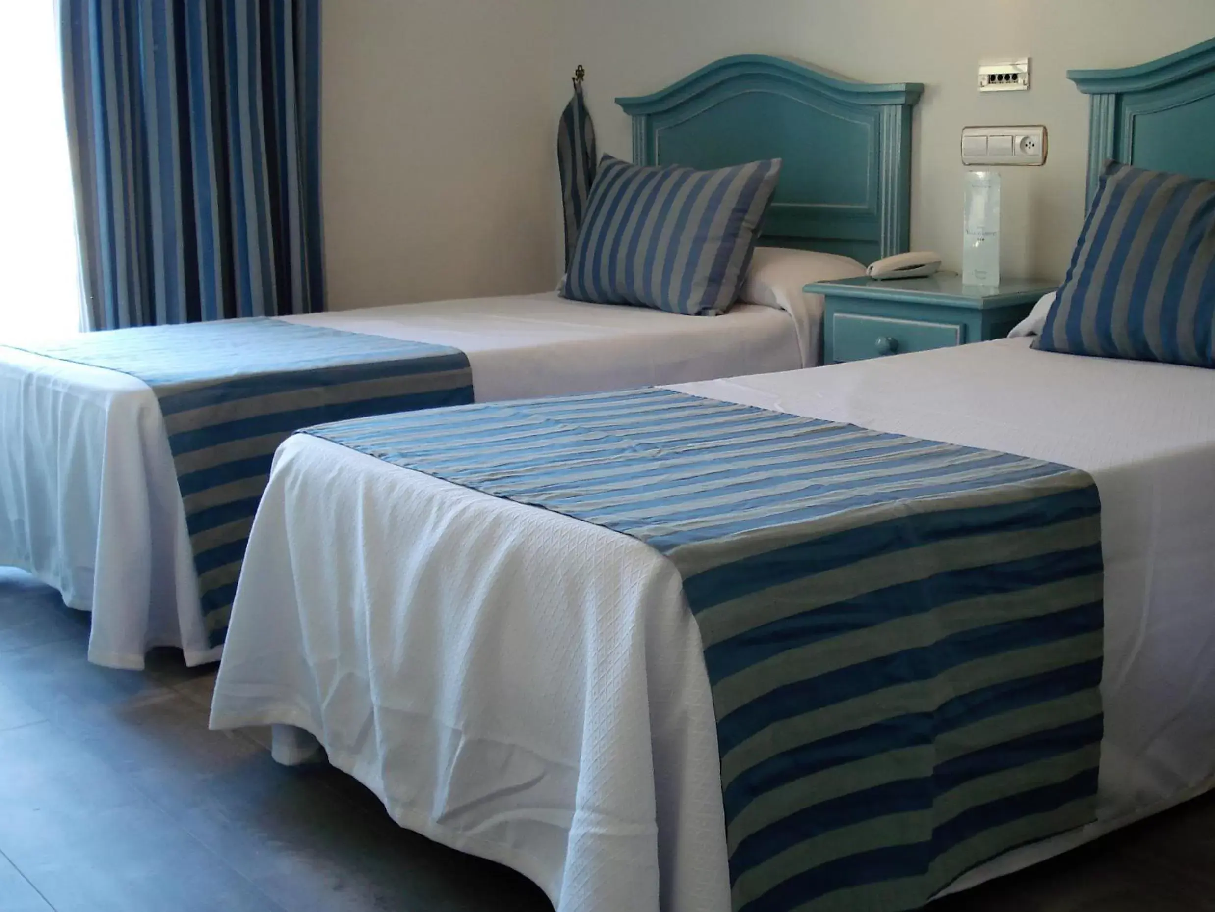 Bedroom, Bed in Hotel Villa de Laredo