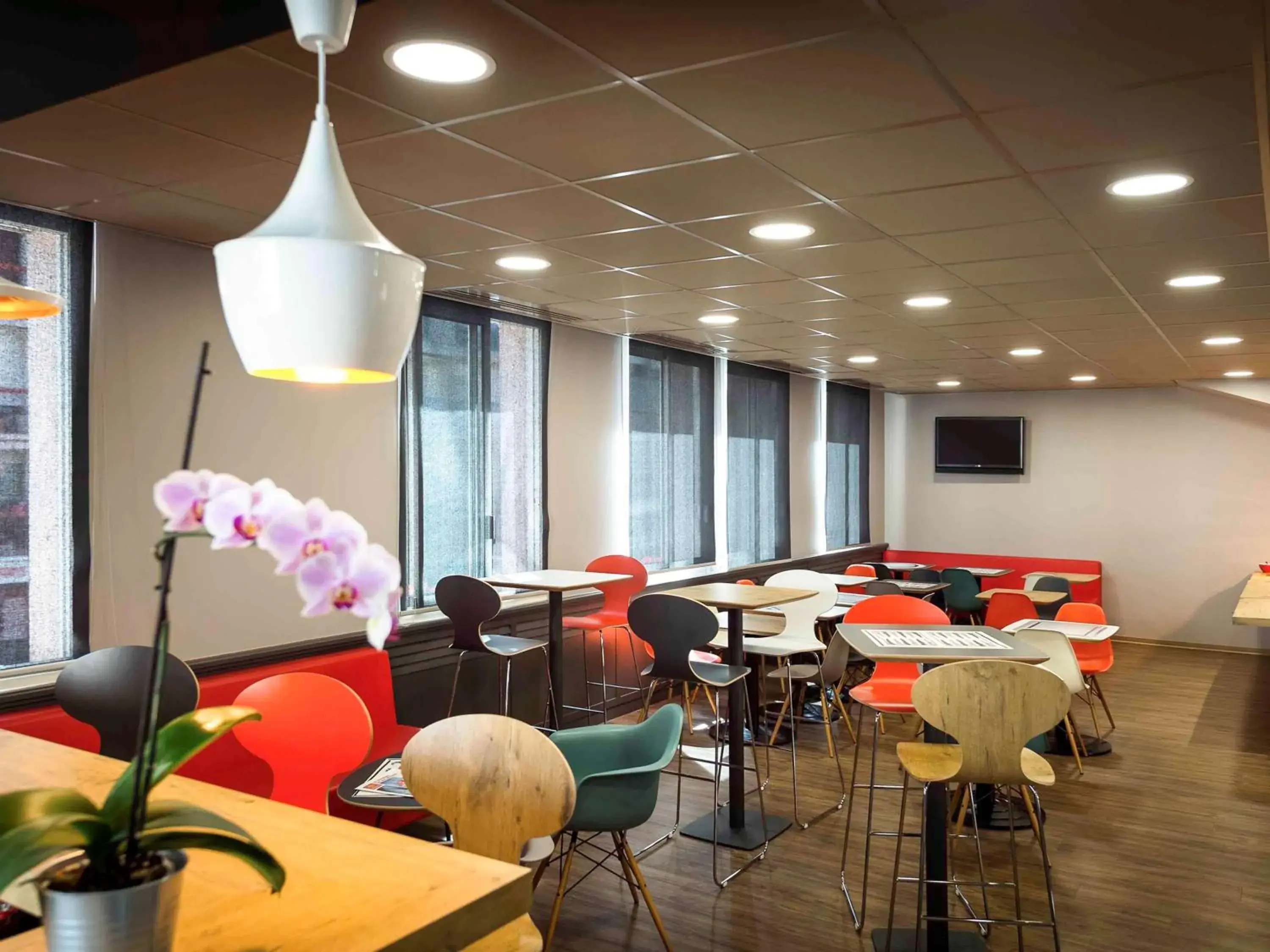 Property building, Restaurant/Places to Eat in ibis Rodez Centre