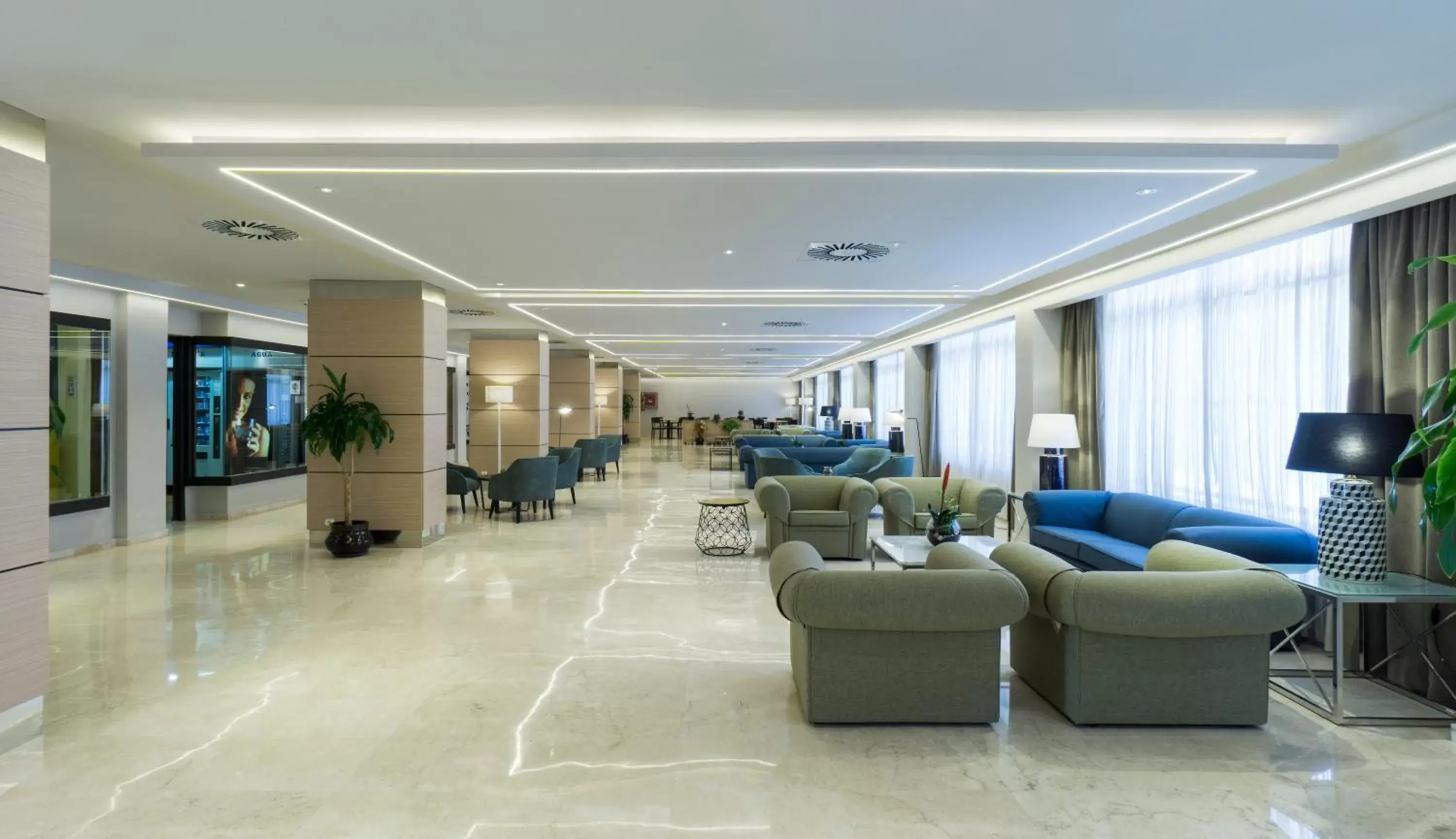 Communal lounge/ TV room, Lobby/Reception in Hotel Apartamentos Pyr Fuengirola
