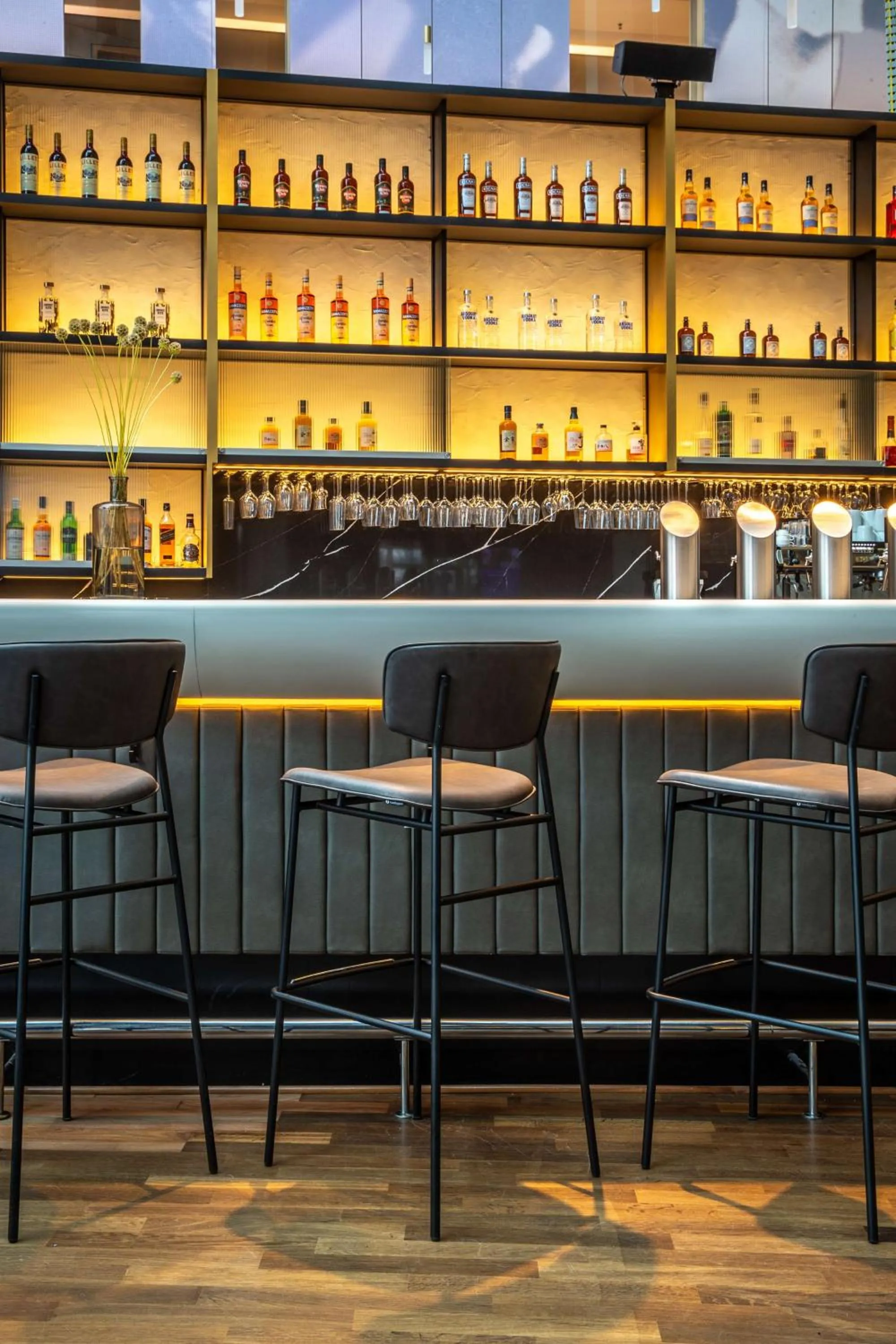 Lounge or bar in Radisson Blu Hotel Köln