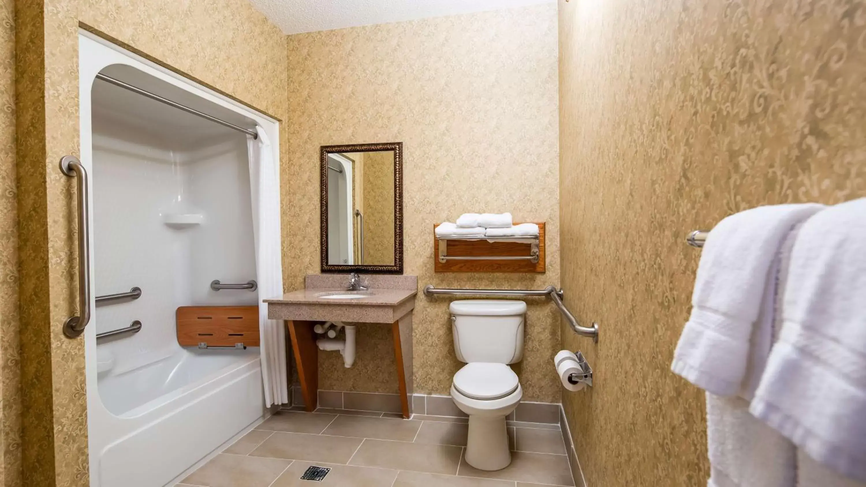 Bathroom in Best Western Plus Bradbury Inn and Suites