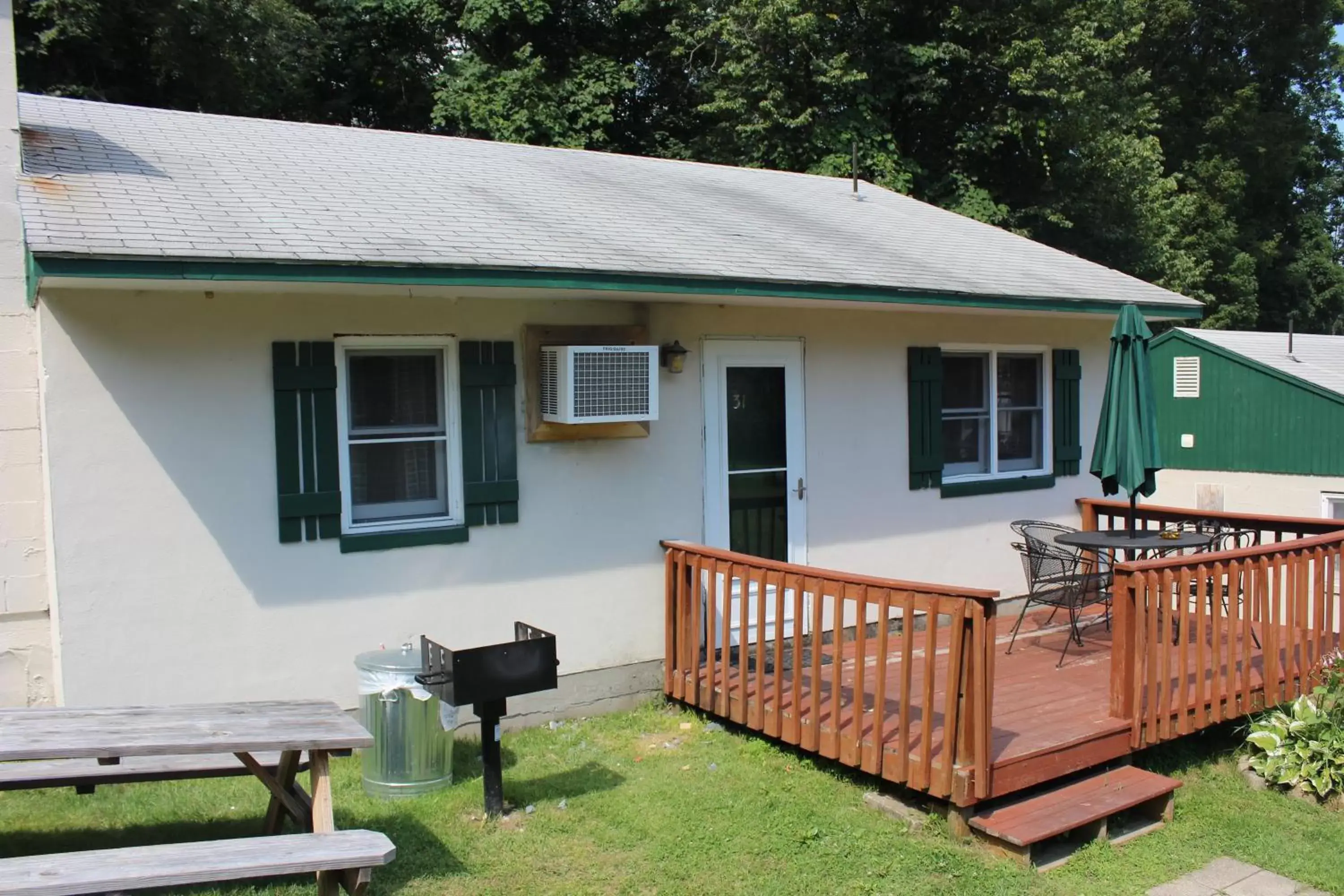 Balcony/Terrace, Property Building in Hill View Motel and Cottages