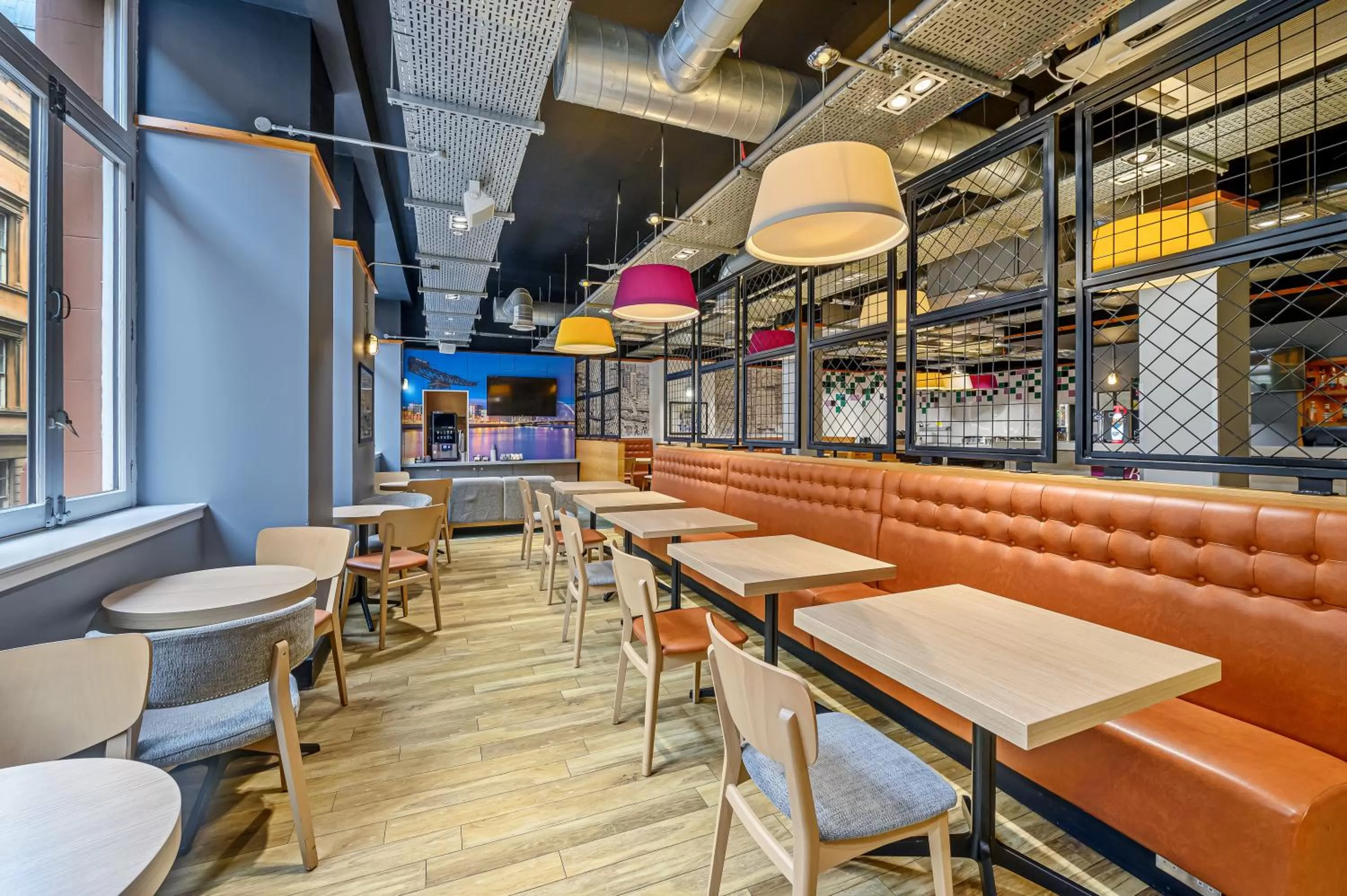 Lounge or bar in ibis Styles Glasgow Centre George Square