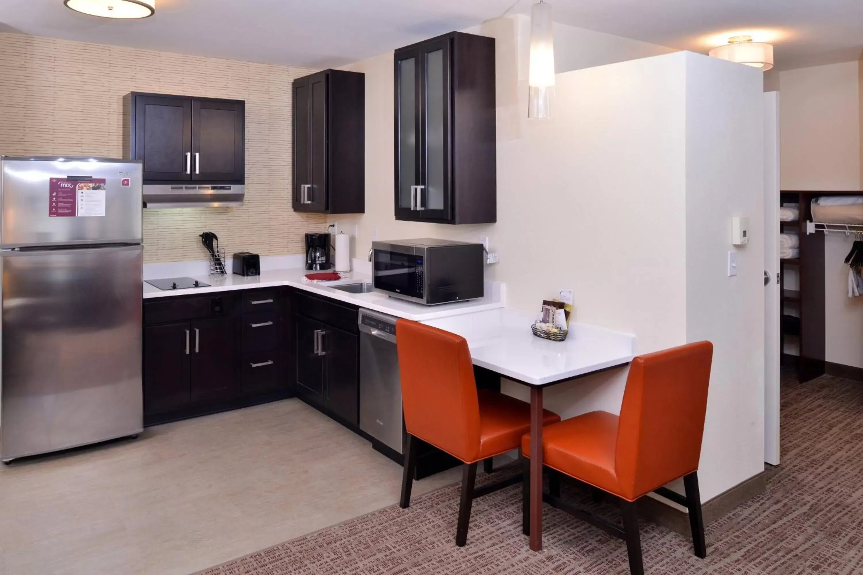 Kitchen or kitchenette, Kitchen/Kitchenette in Residence Inn by Marriott East Lansing