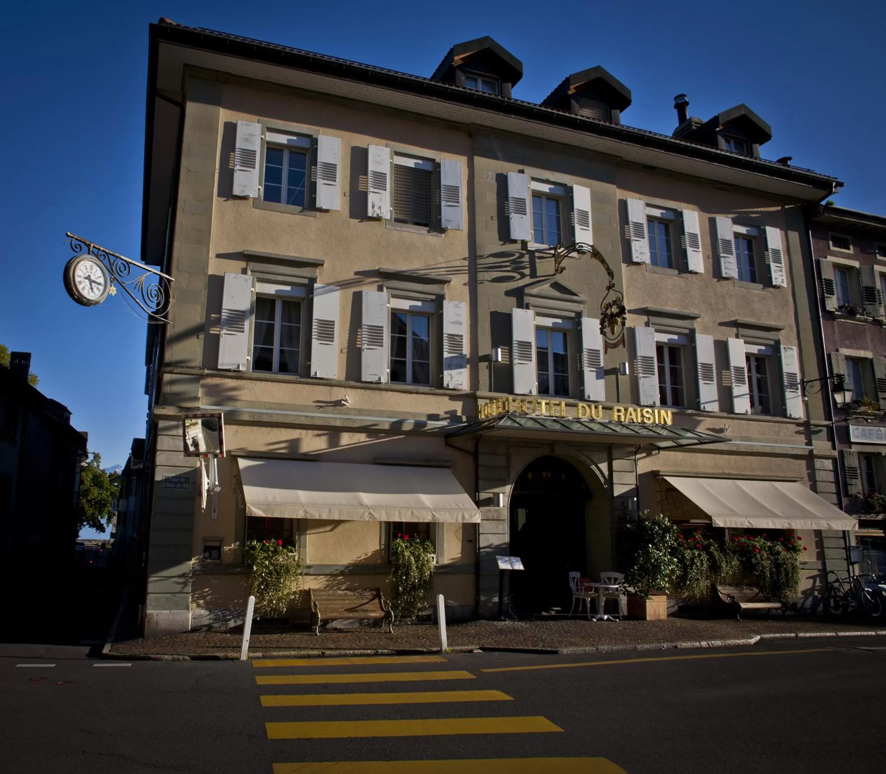 Facade/entrance in Auberge du Raisin