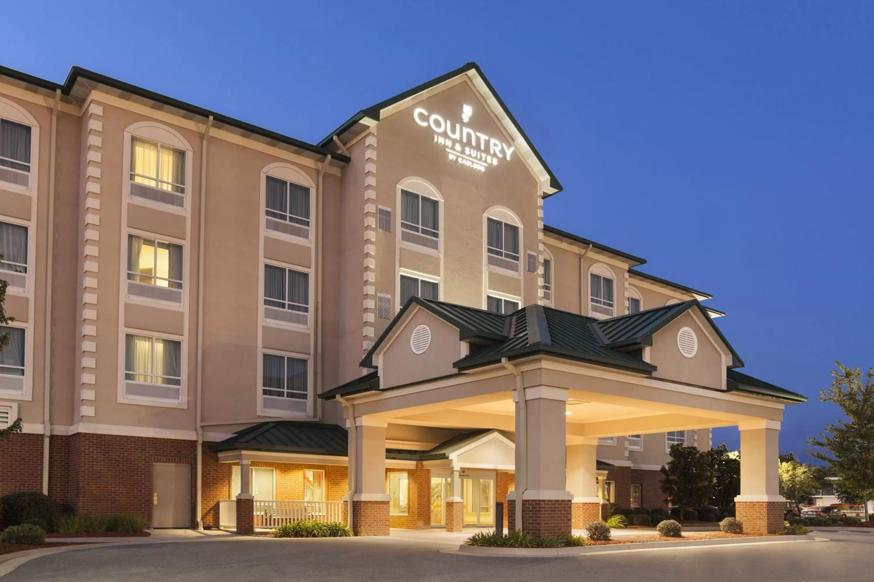 Facade/entrance in Country Inn & Suites by Radisson, Tifton, GA