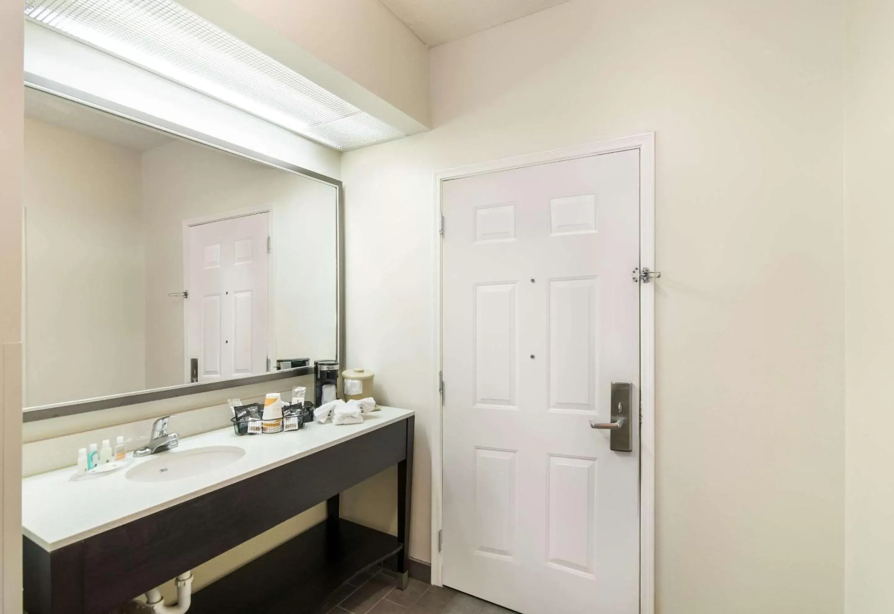 Bathroom in Quality Inn Crestview Near Eglin AFB