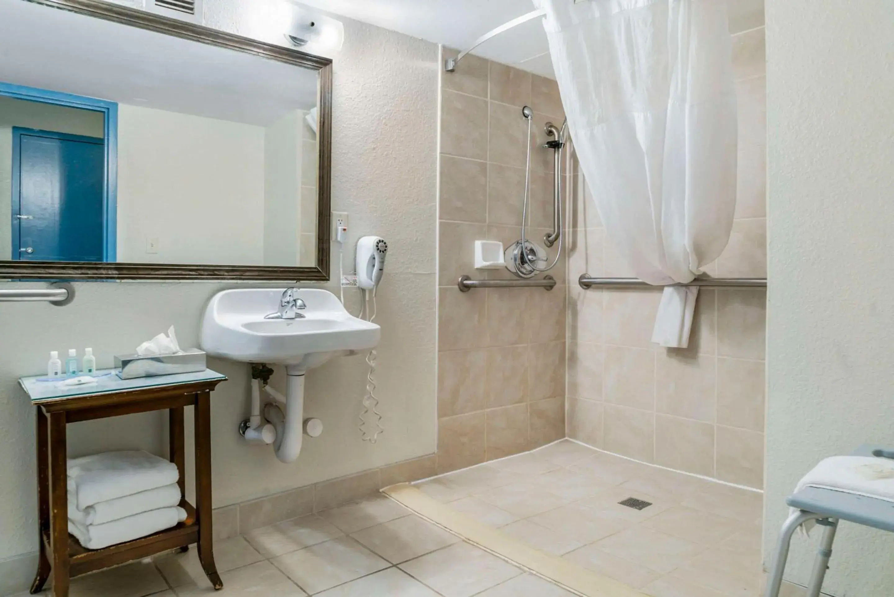 Shower, Bathroom in Quality Inn & Suites Banquet Center