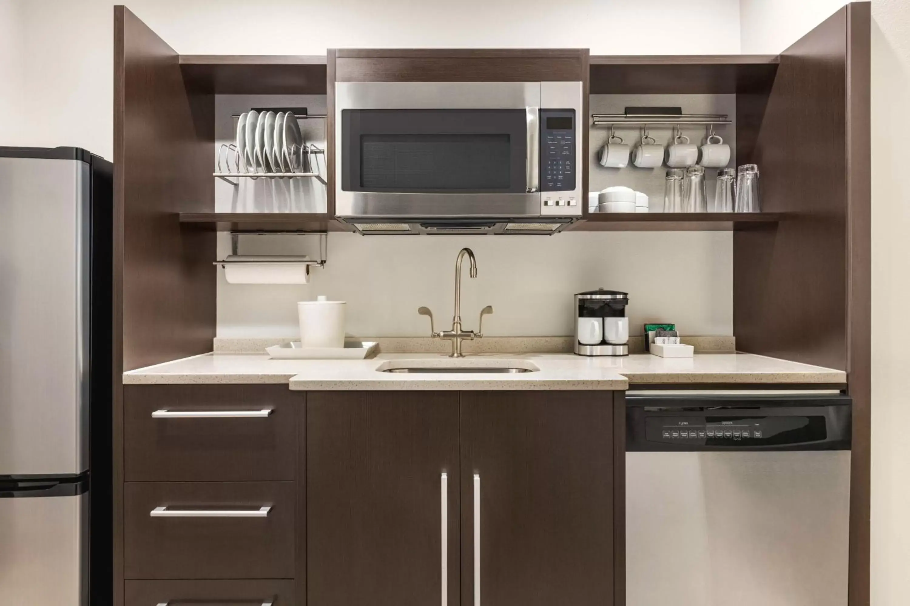 Kitchen or kitchenette, Kitchen/Kitchenette in Home2 Suites Long Island City/Manhattan View