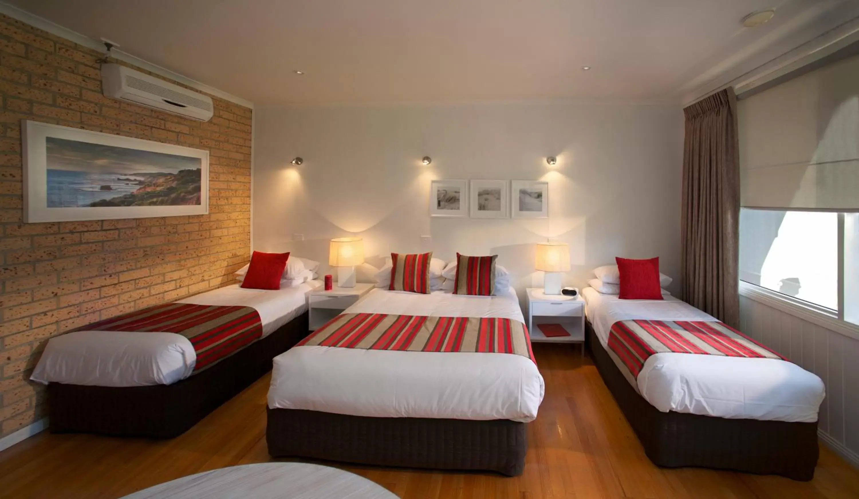 Bedroom, Bed in Sorrento Beach Motel