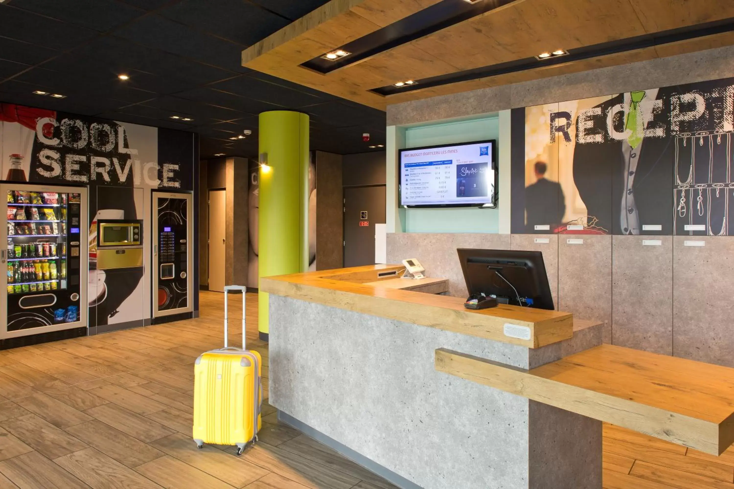 Staff, Lobby/Reception in ibis budget Montceau les Mines