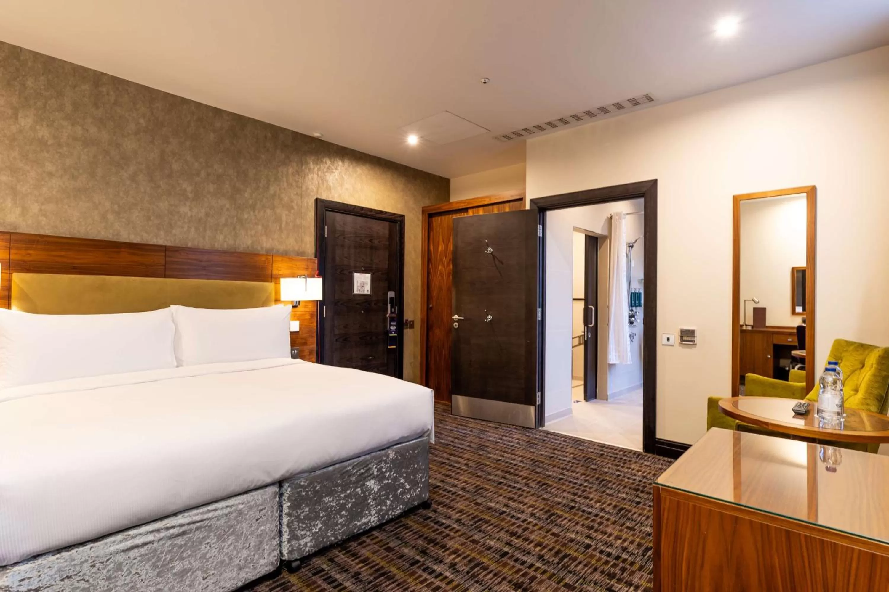 Bed in DoubleTree by Hilton London – West End