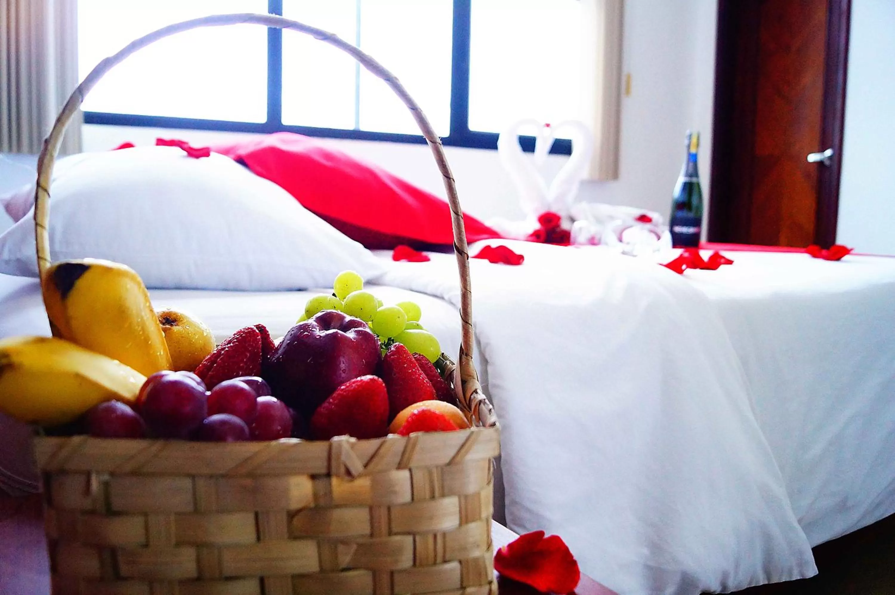 Bed in Hotel Castell - Cerca Del Aeropuerto