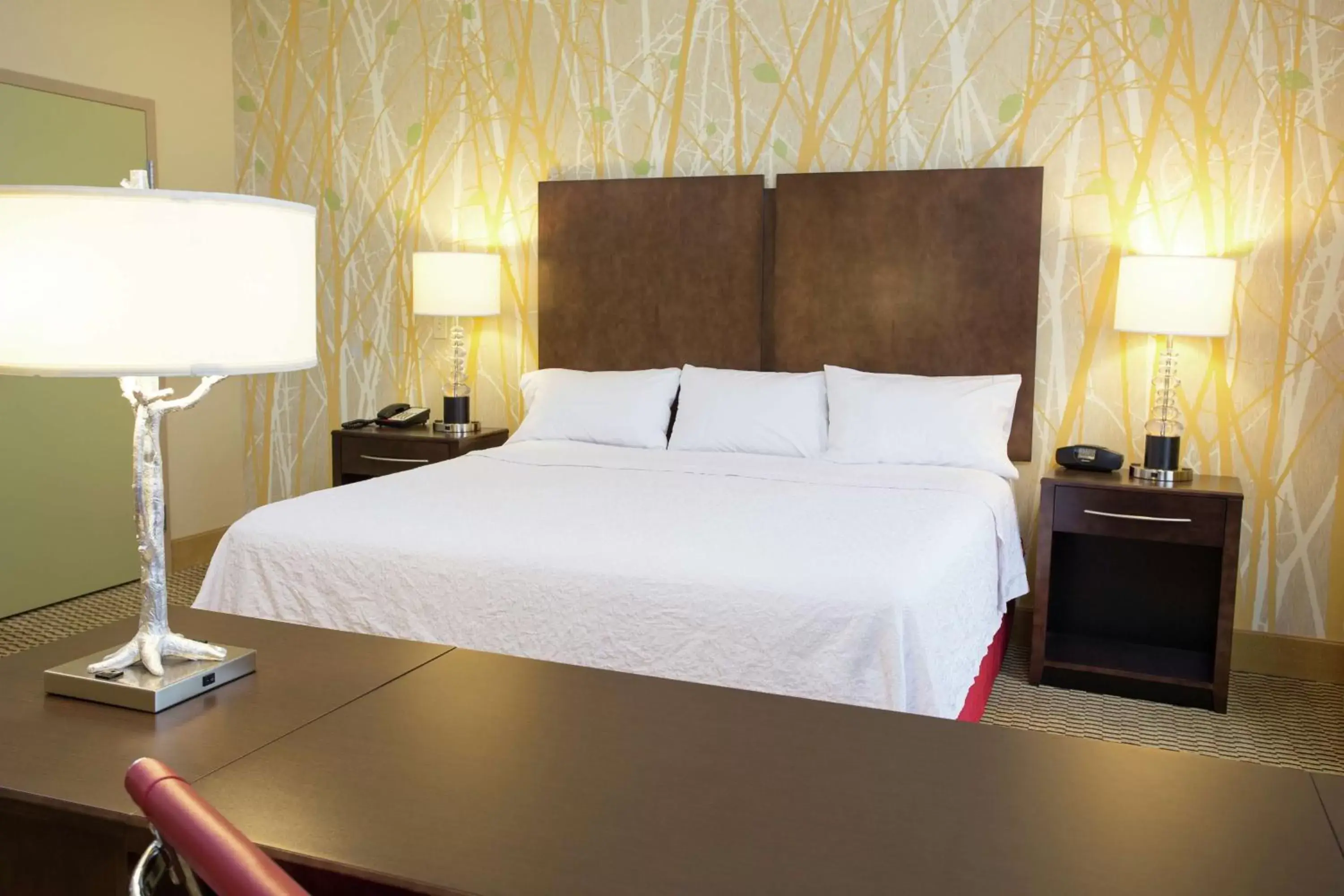 Bedroom, Bed in Hampton Inn & Suites Williamsport - Faxon Exit