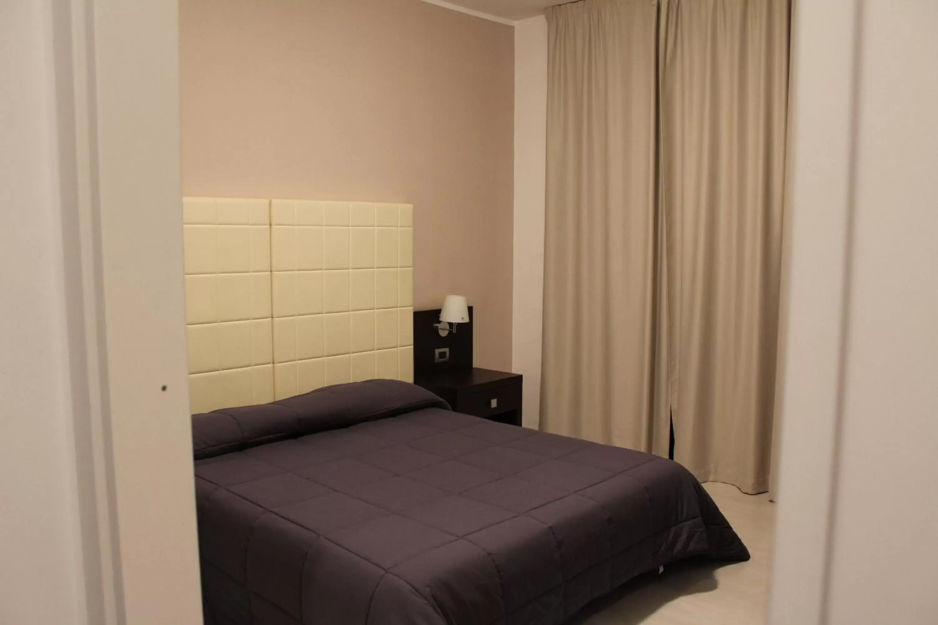 Bedroom, Bed in Hotel Miramare