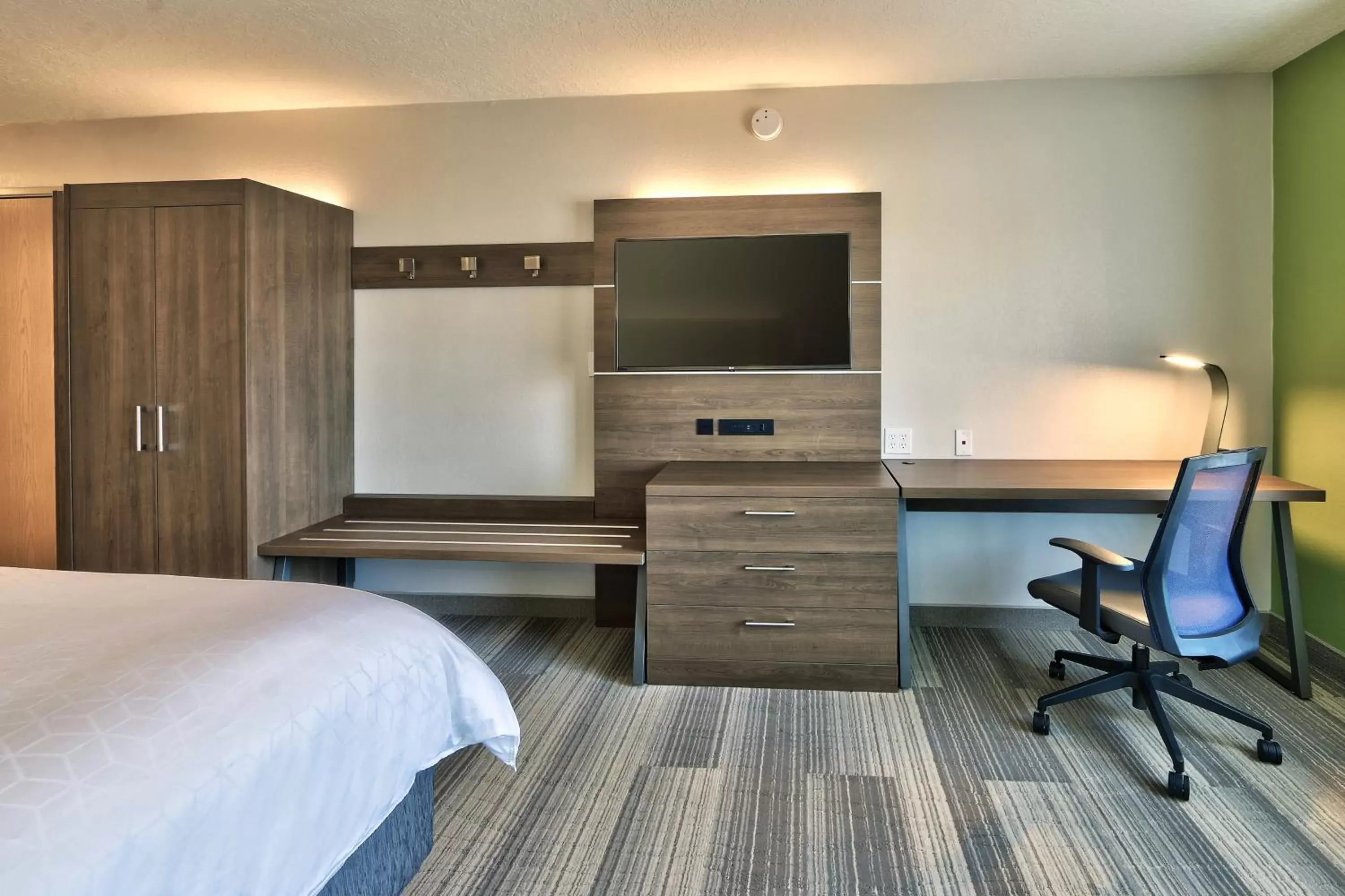 Photo of the whole room, TV/Entertainment Center in Holiday Inn Express Socorro, an IHG Hotel