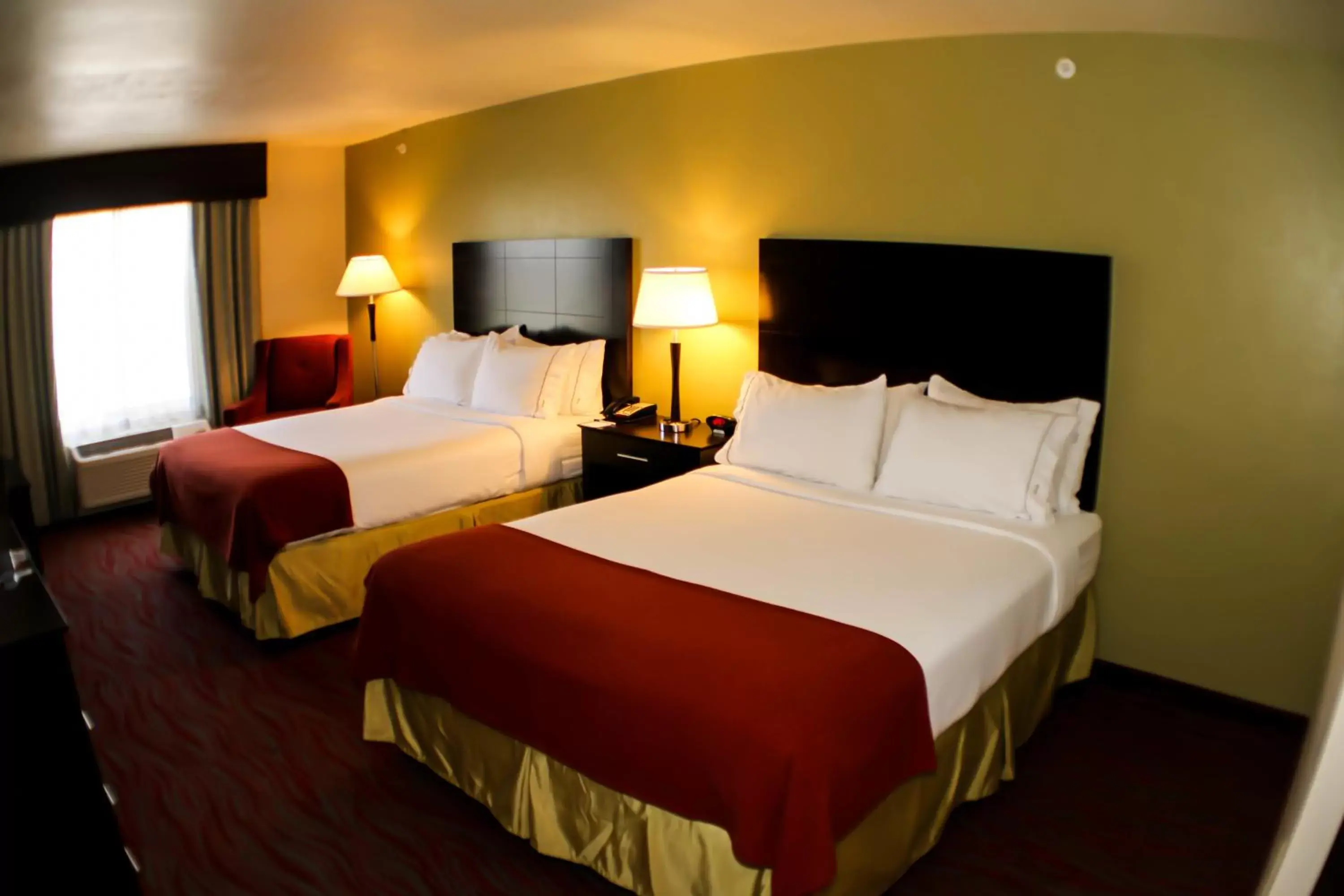 Photo of the whole room, Bed in Holiday Inn Express & Suites Indianapolis North - Carmel, an IHG Hotel