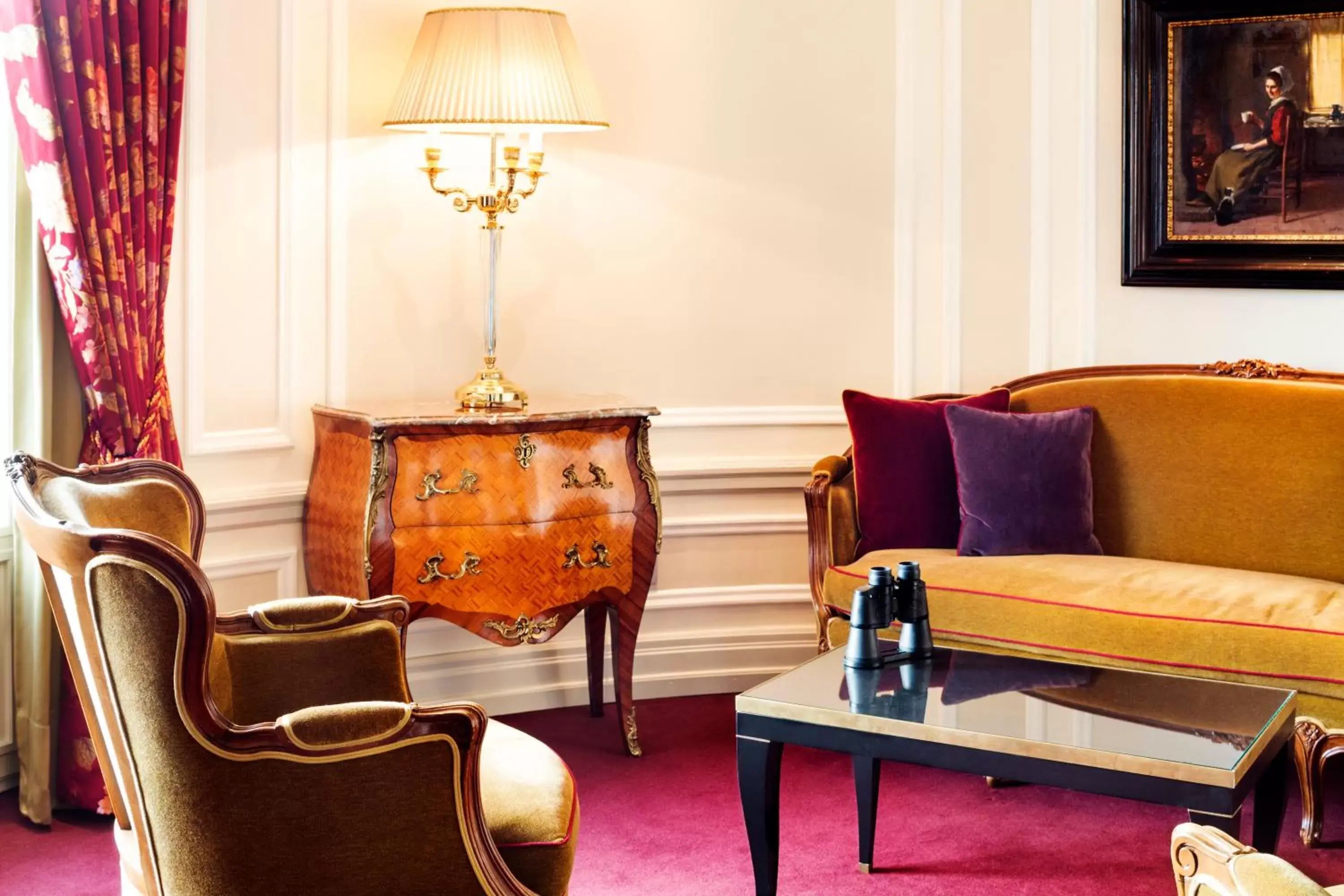 Photo of the whole room, Seating Area in Hotel Bellevue Palace Bern