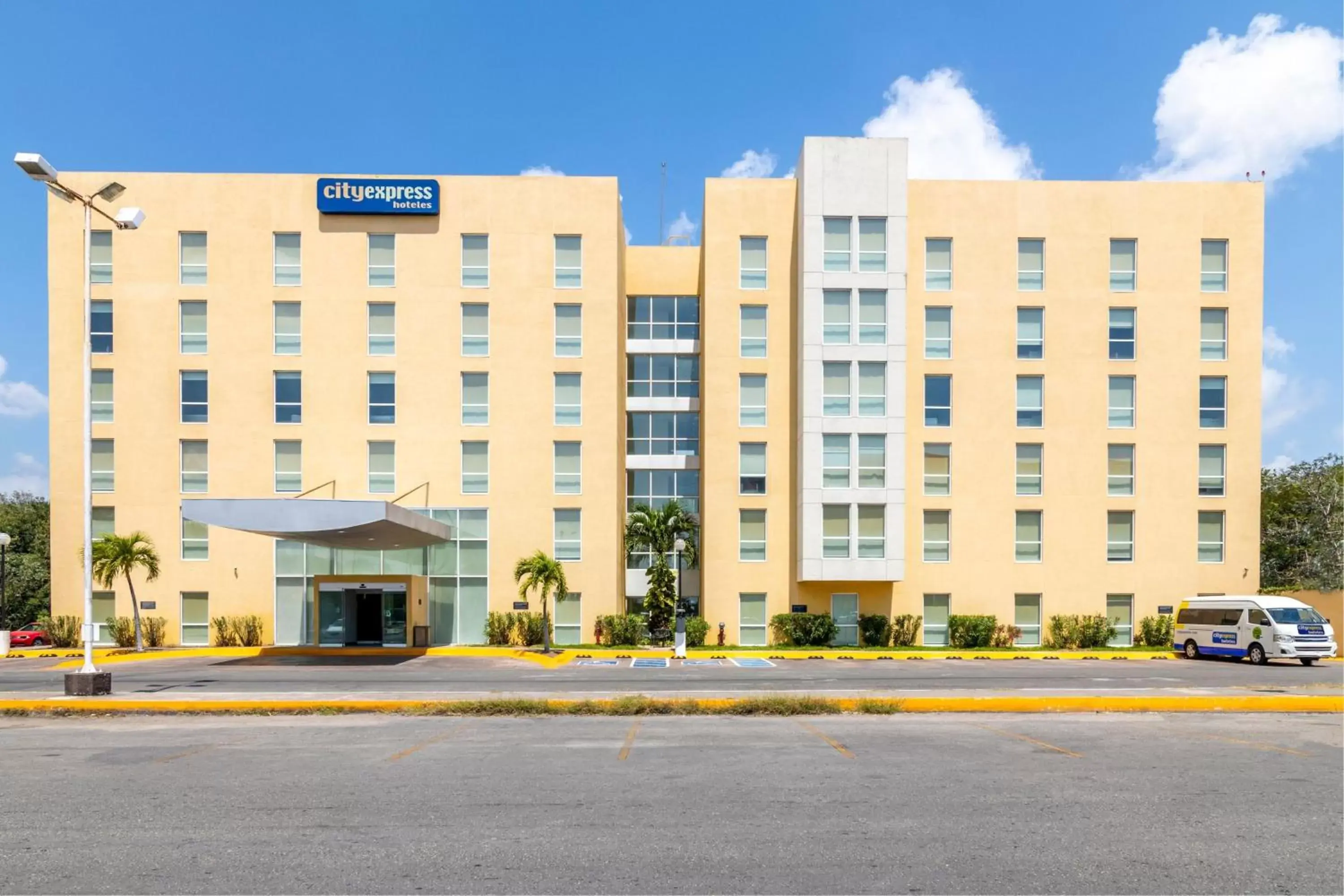 Property Building in City Express by Marriott Chetumal