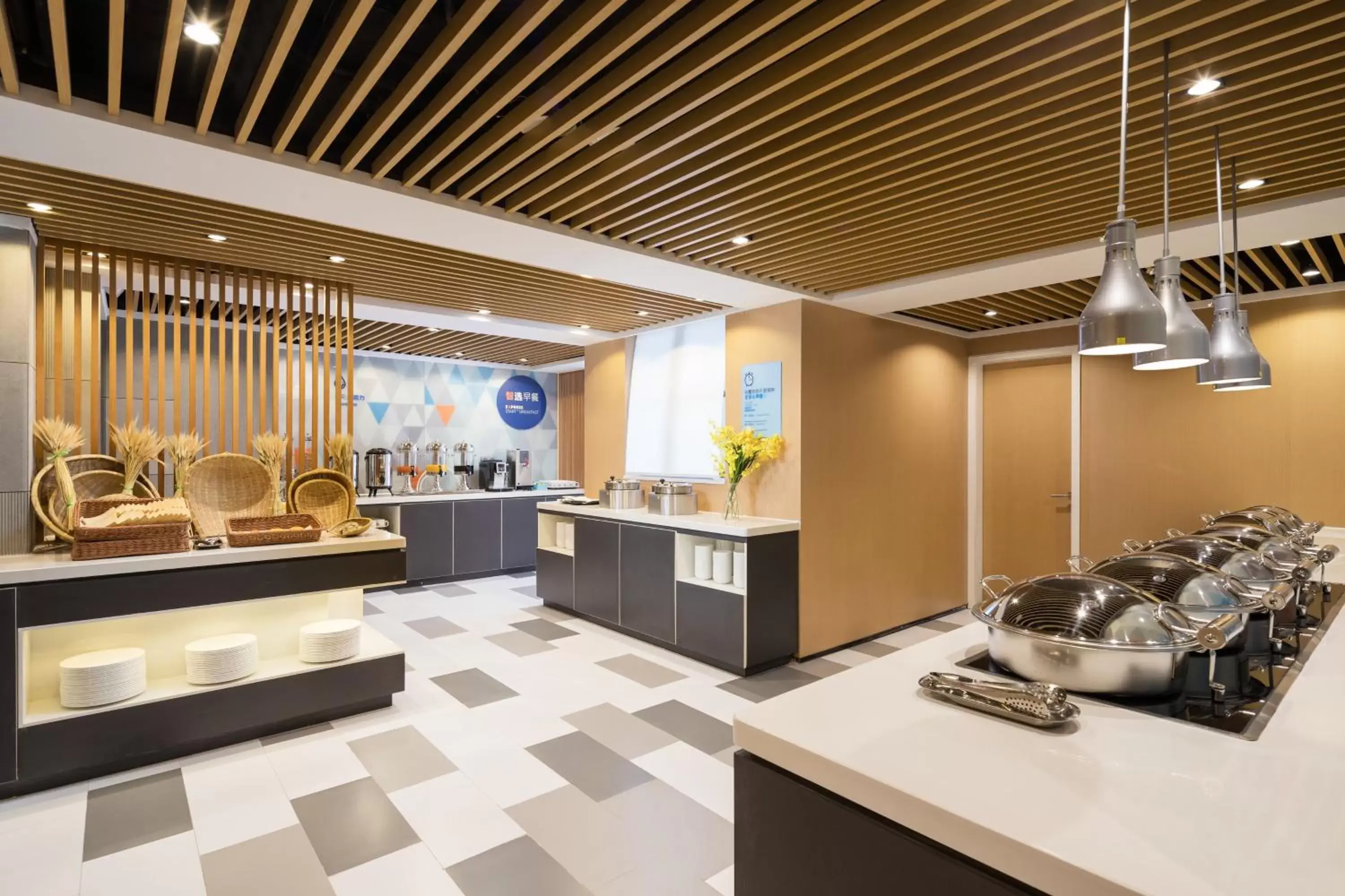 Restaurant/places to eat in Holiday Inn Express Foshan Chancheng by IHG Restaurant/places to eat in Holiday Inn Express Foshan Chancheng by IHG