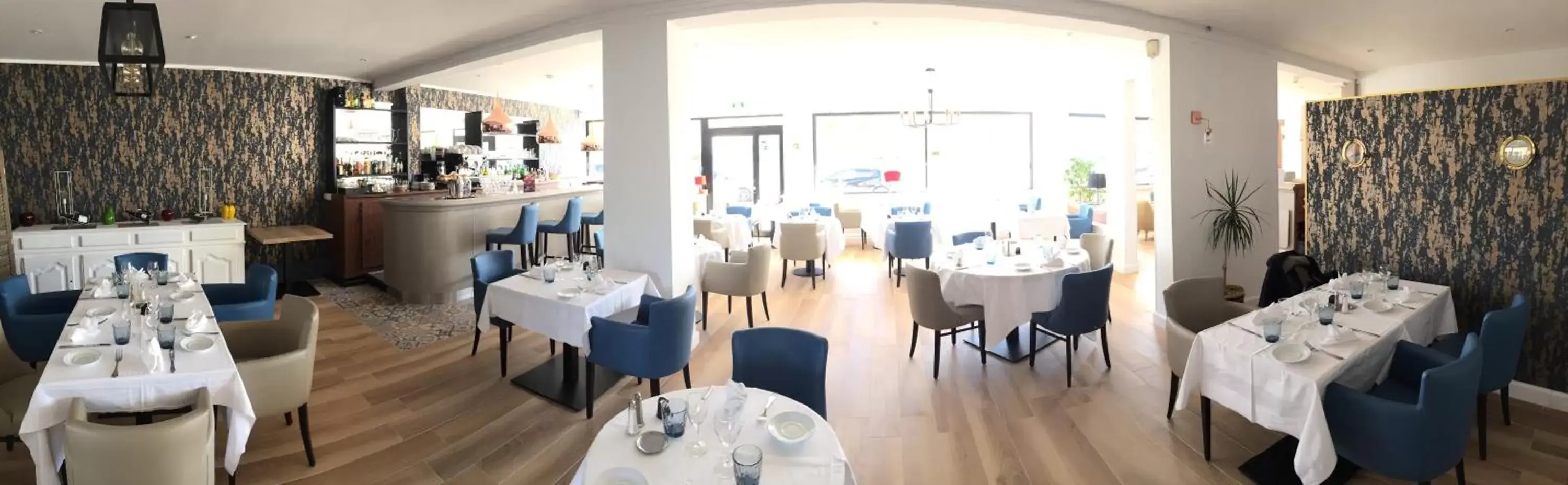 Restaurant/Places to Eat in Le Galion Hotel et Restaurant Canet Plage - Logis