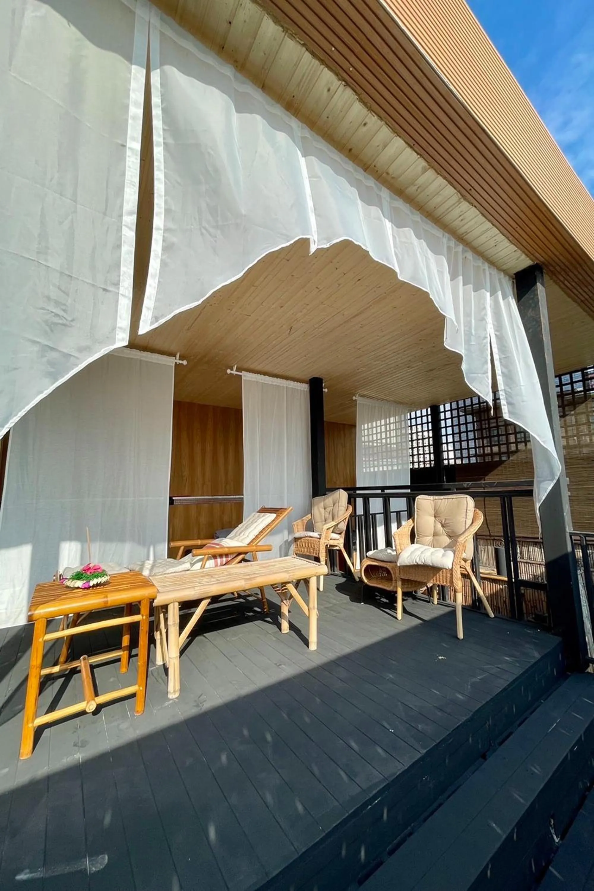 Seating area in Blu Cabin Ari Stylish Gay Poshtel