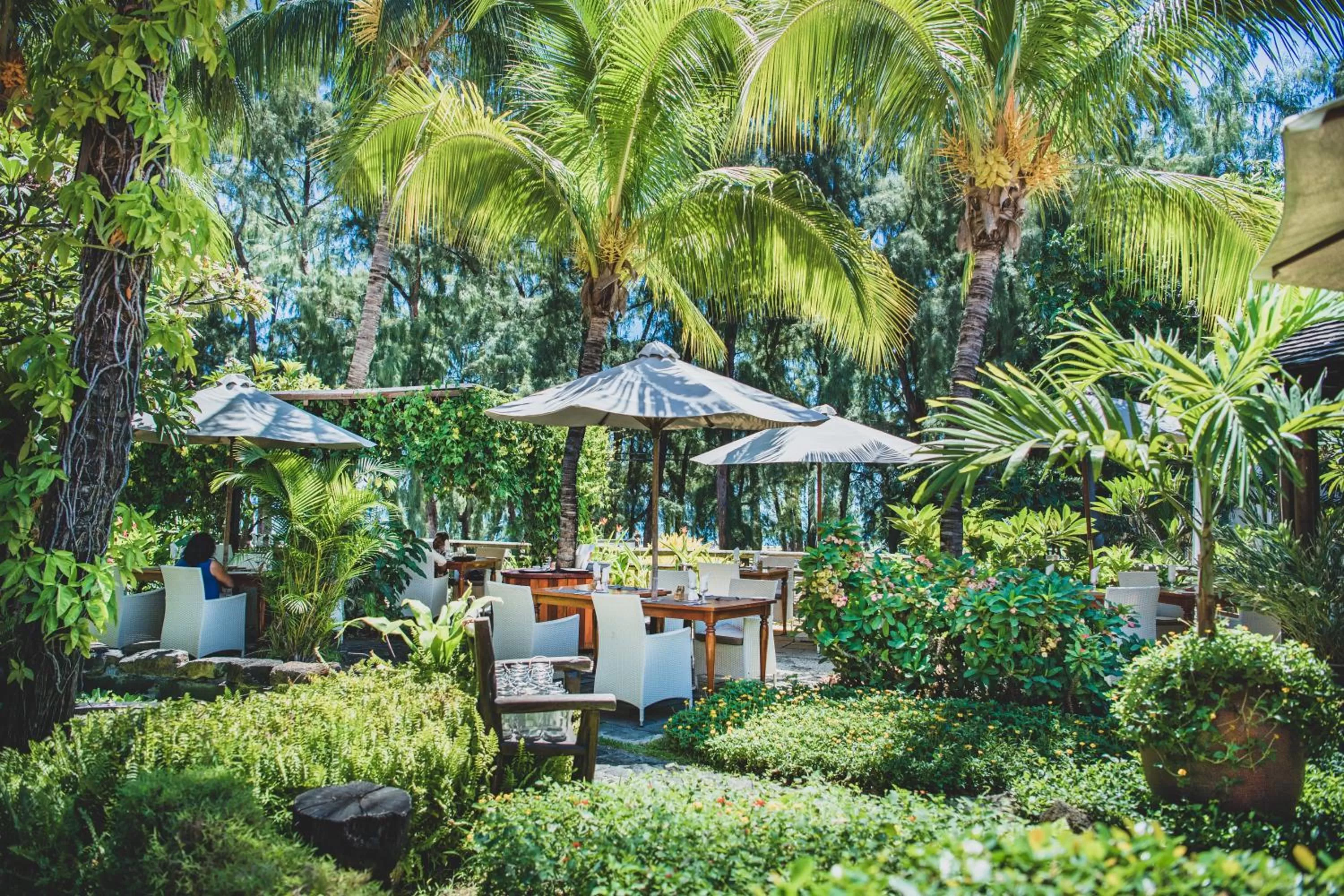 Restaurant/places to eat in Aanari Hotel & Spa- Mauritius