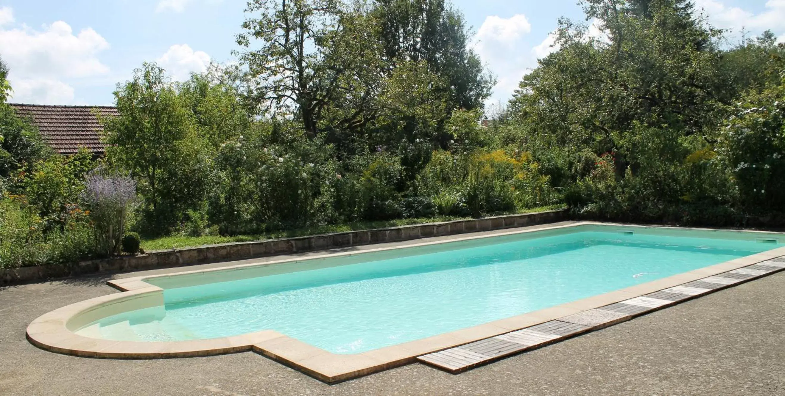 Swimming Pool in Chambres d'hôtes La Distillerie B&B