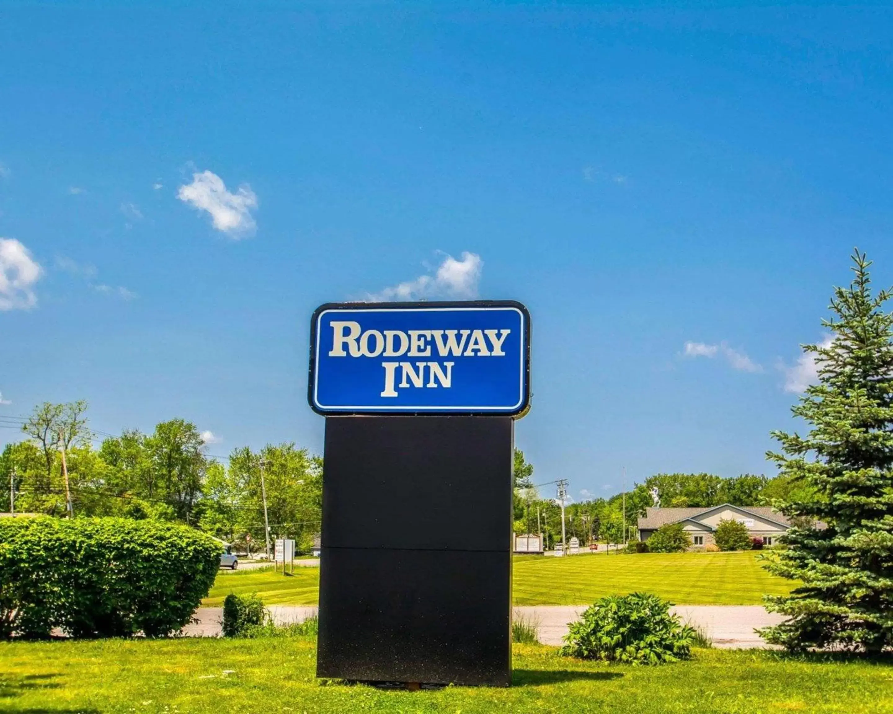 Property Building in Rodeway Inn Lakeville