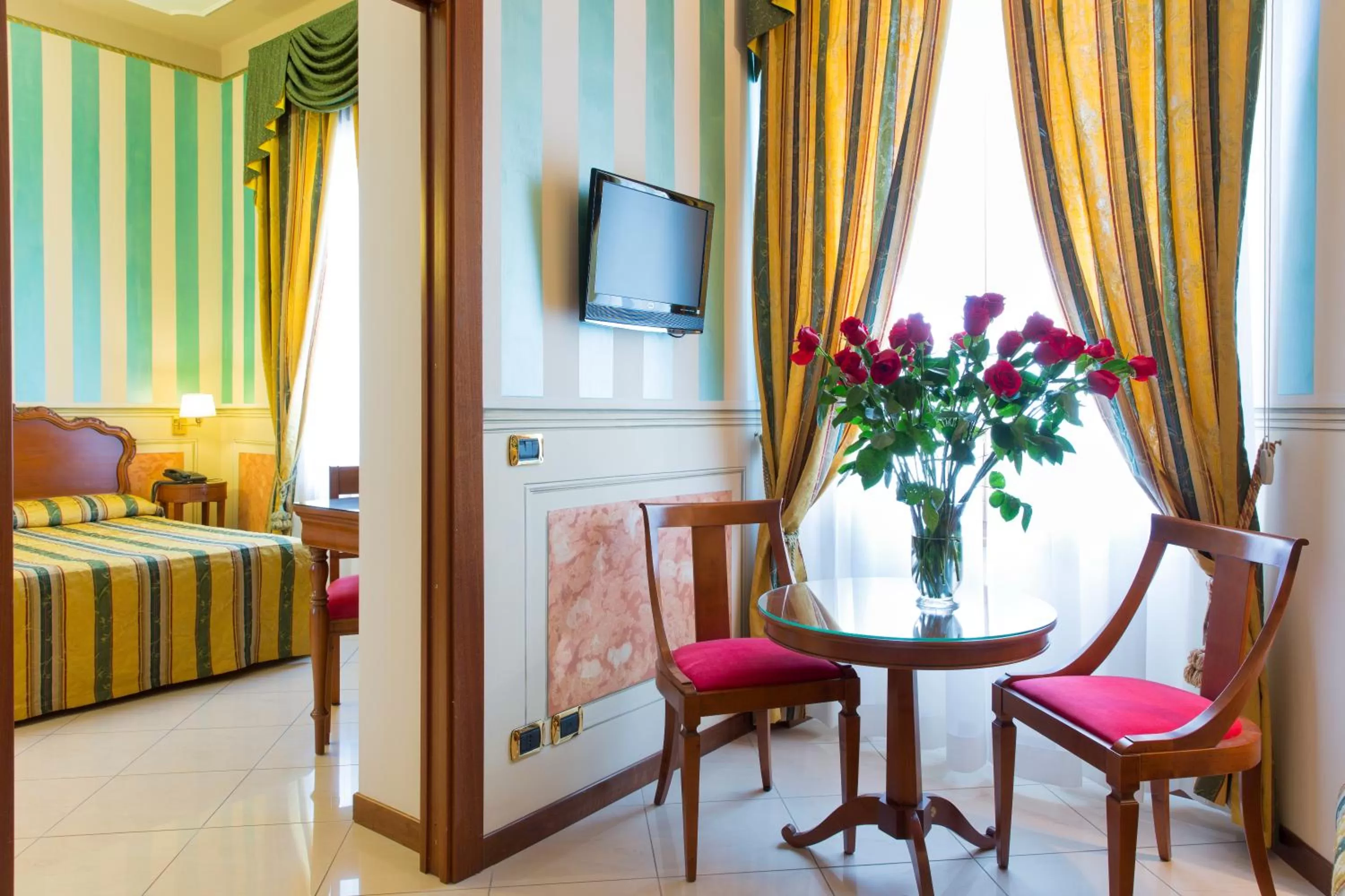 Decorative detail, Bed in Hotel Londra